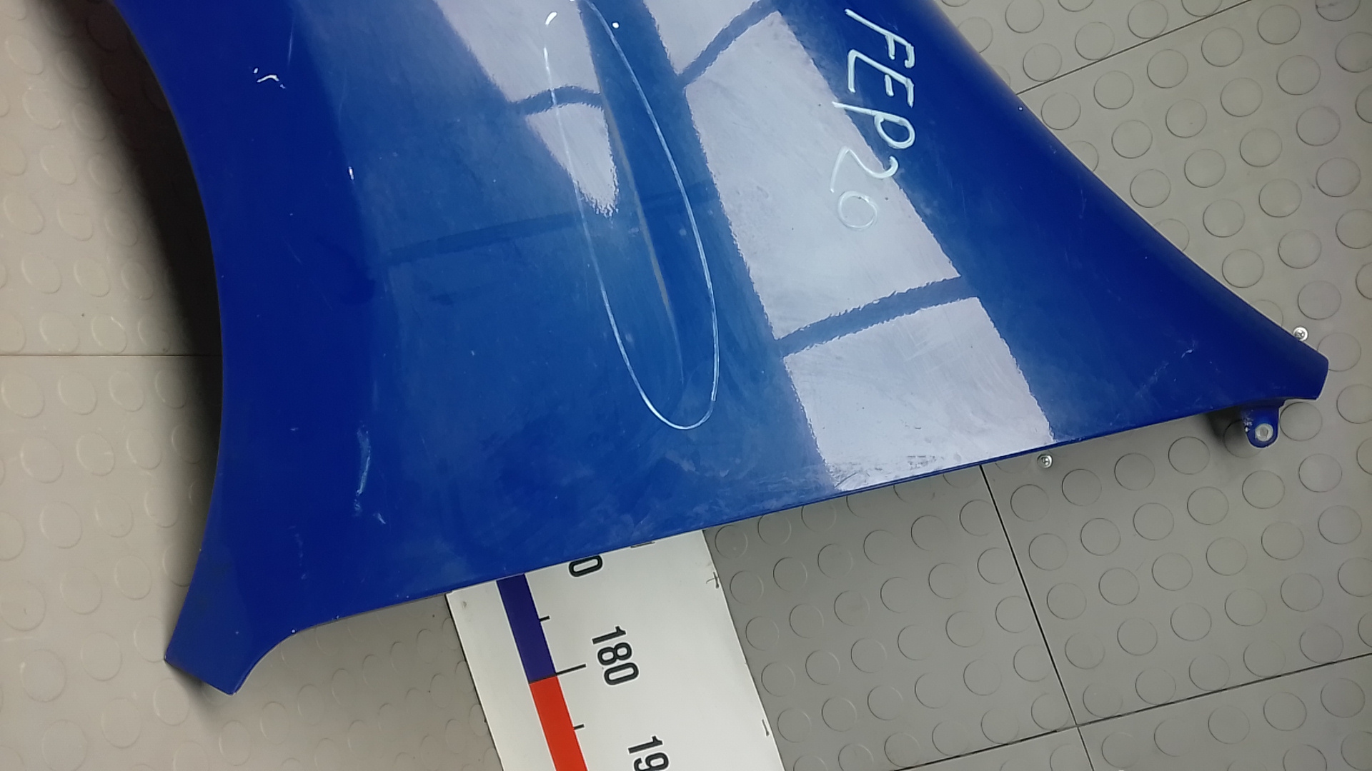 Крыло переднее левое