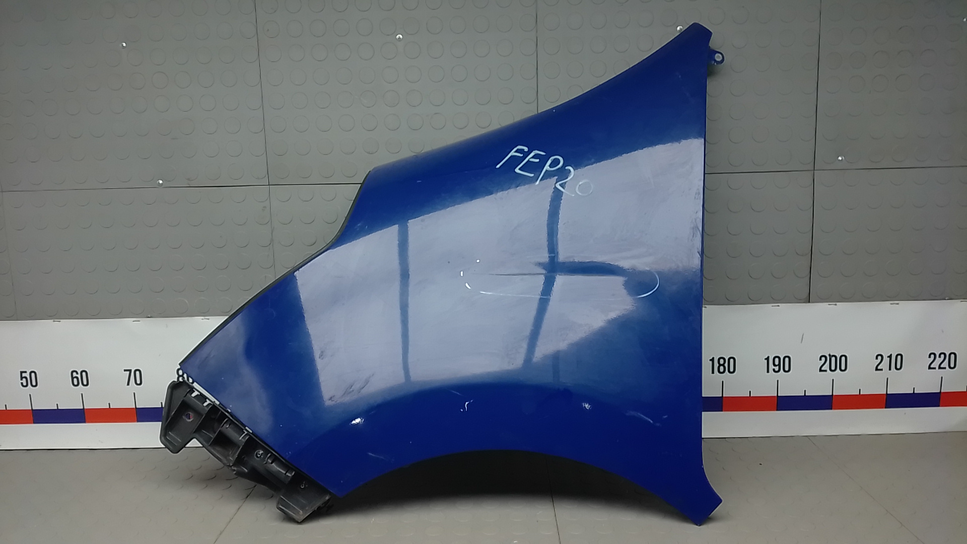 Крыло переднее левое