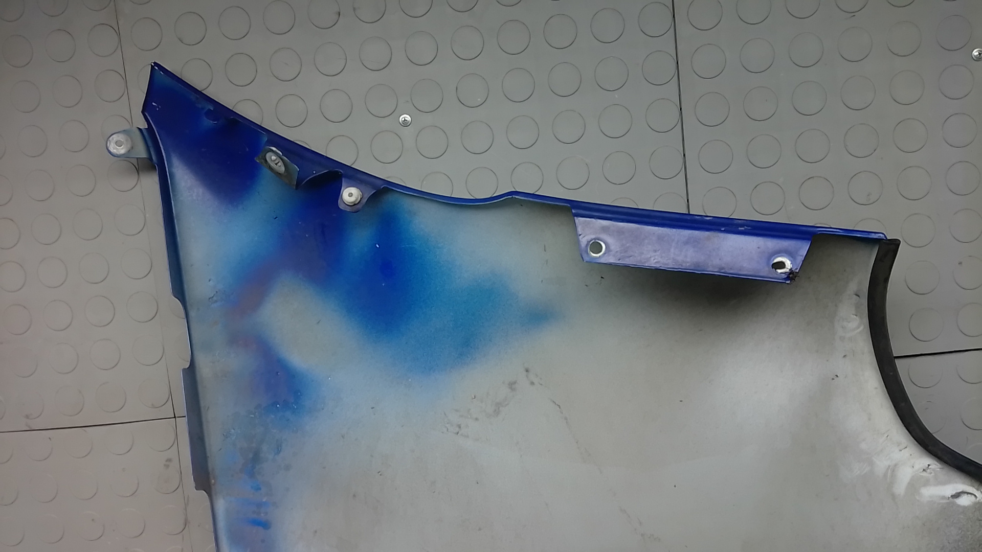 Крыло переднее левое