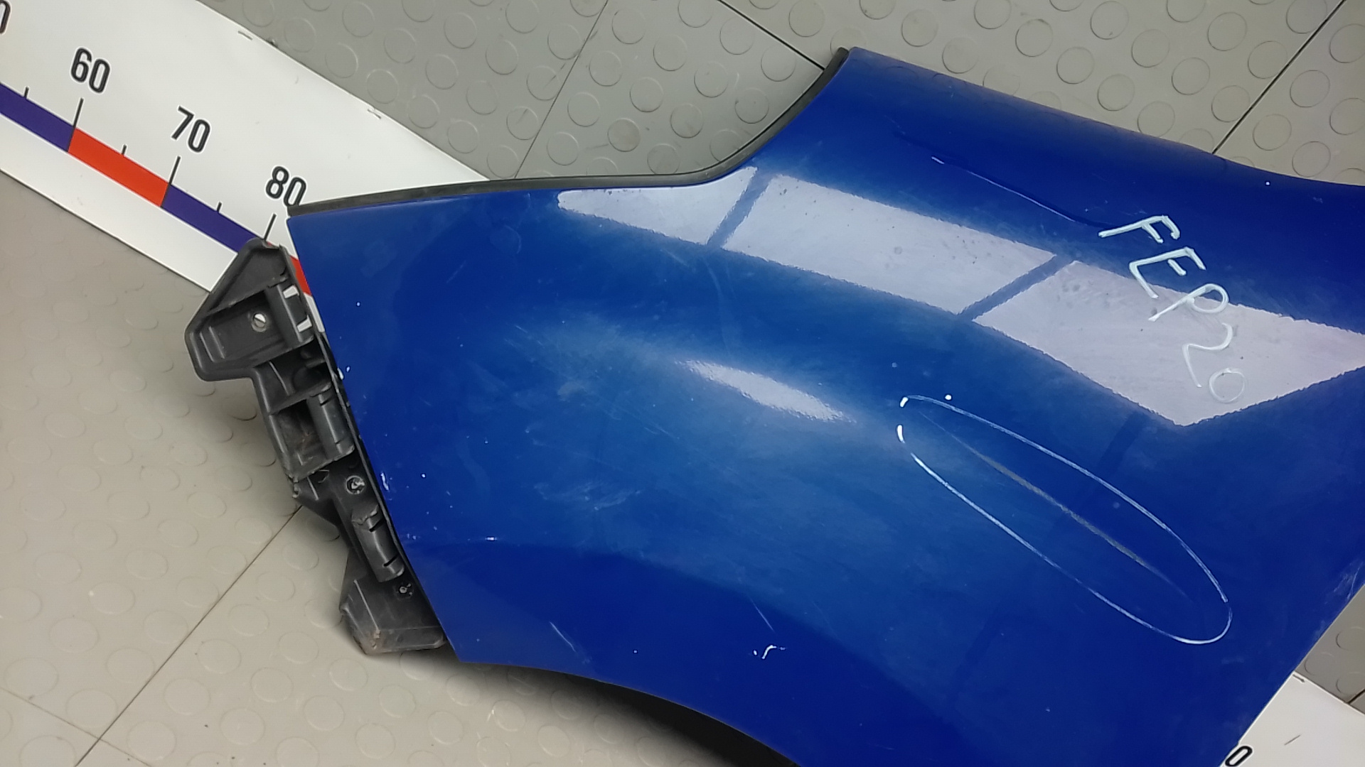 Крыло переднее левое