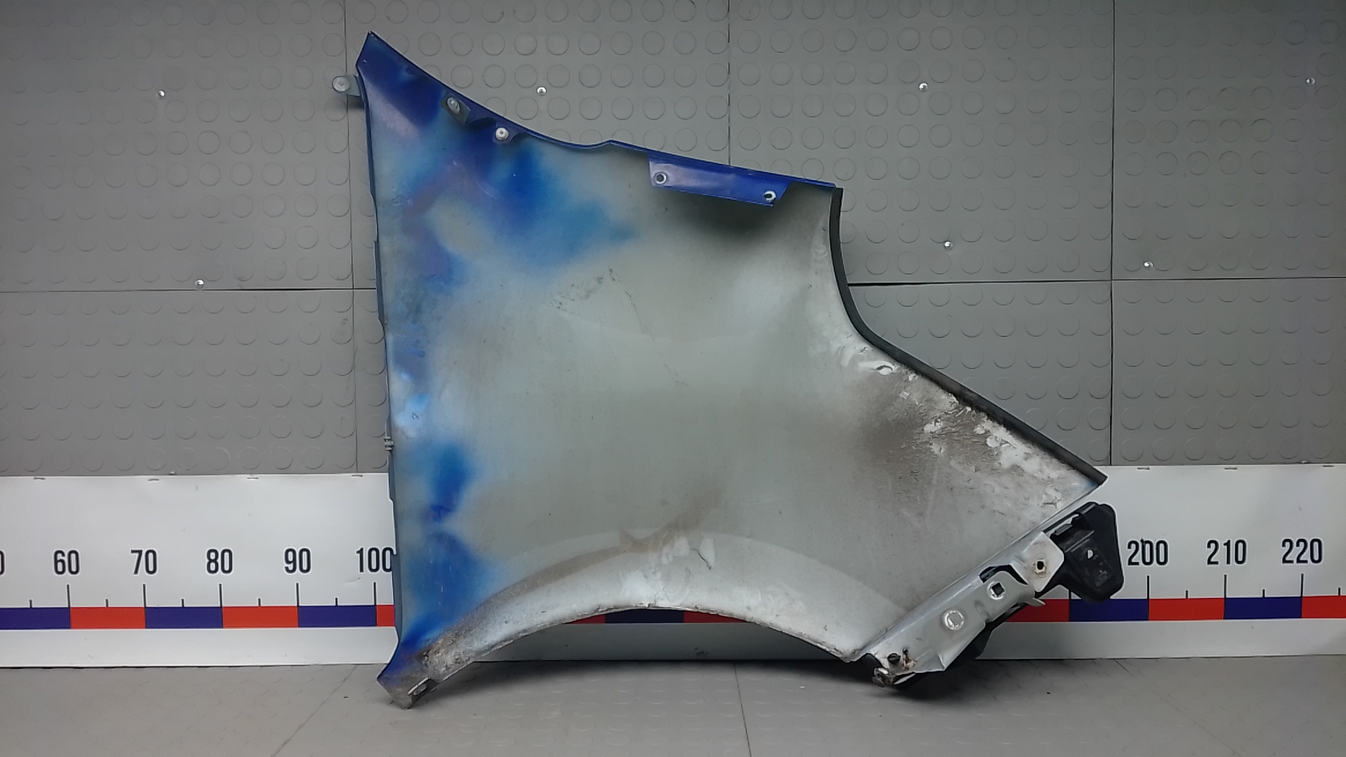 Крыло переднее левое