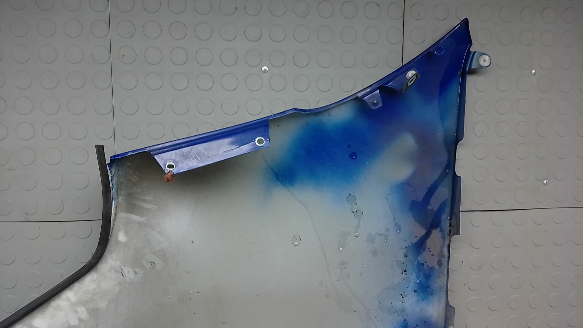 Крыло переднее правое