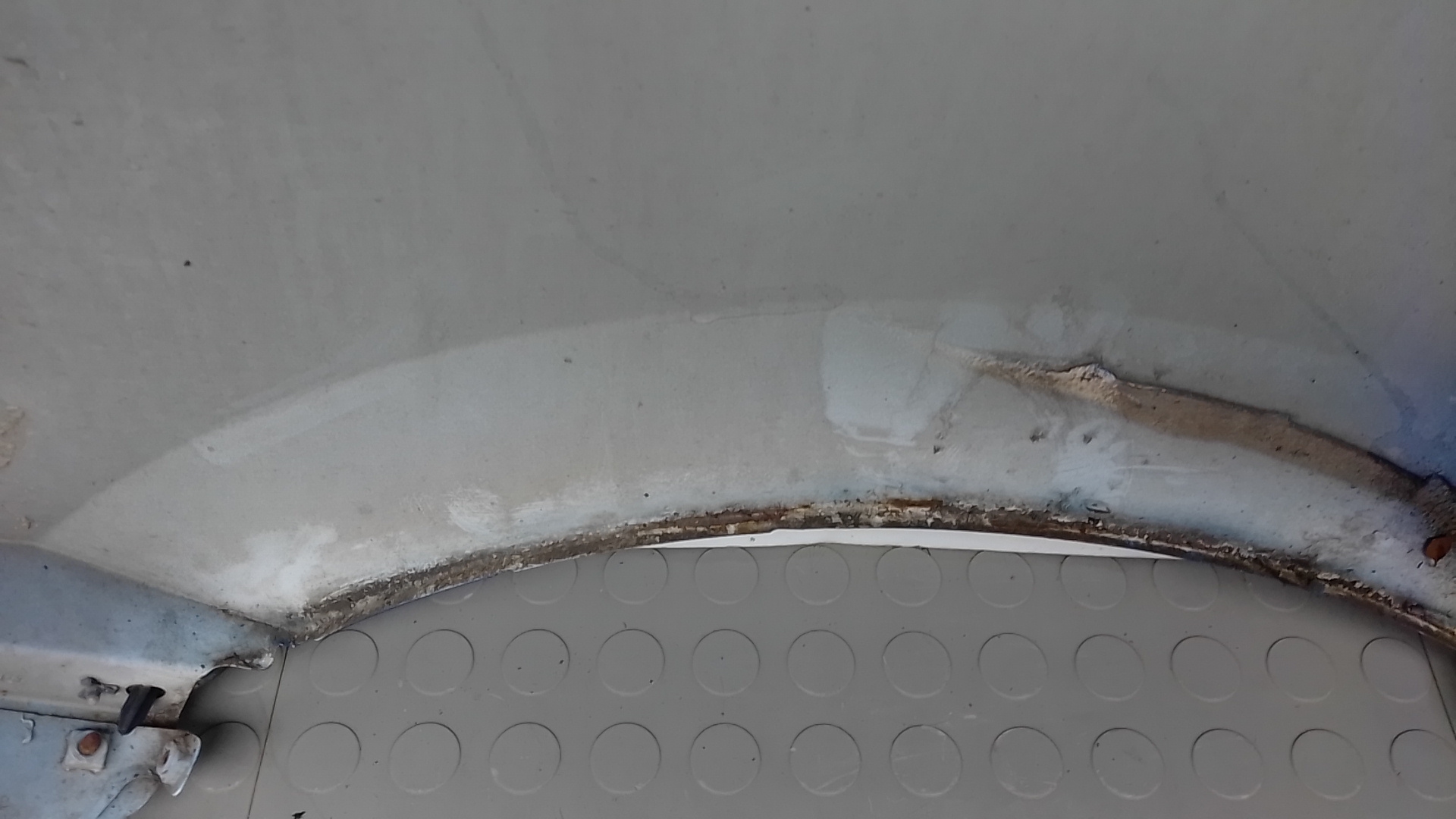 Крыло переднее правое