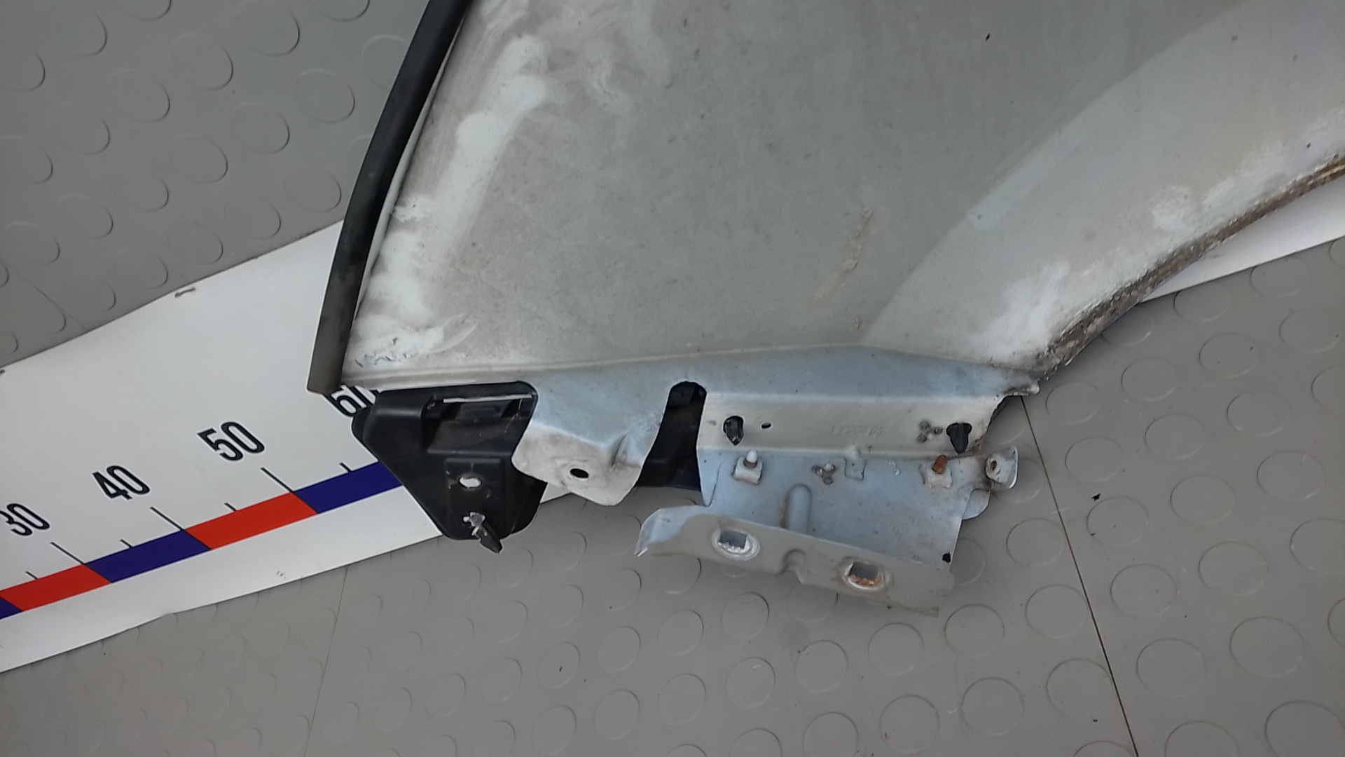 Крыло переднее правое