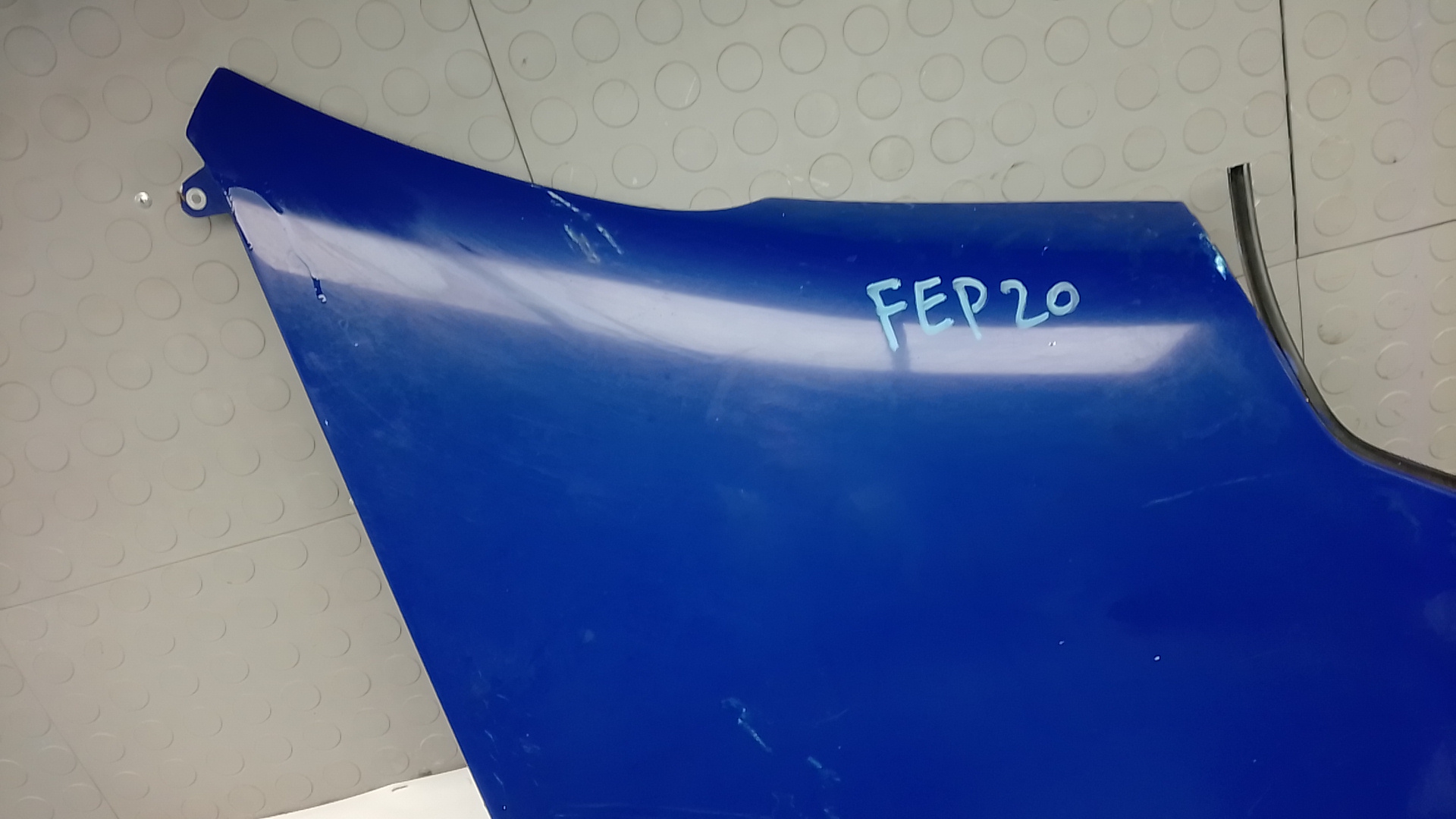 Крыло переднее правое