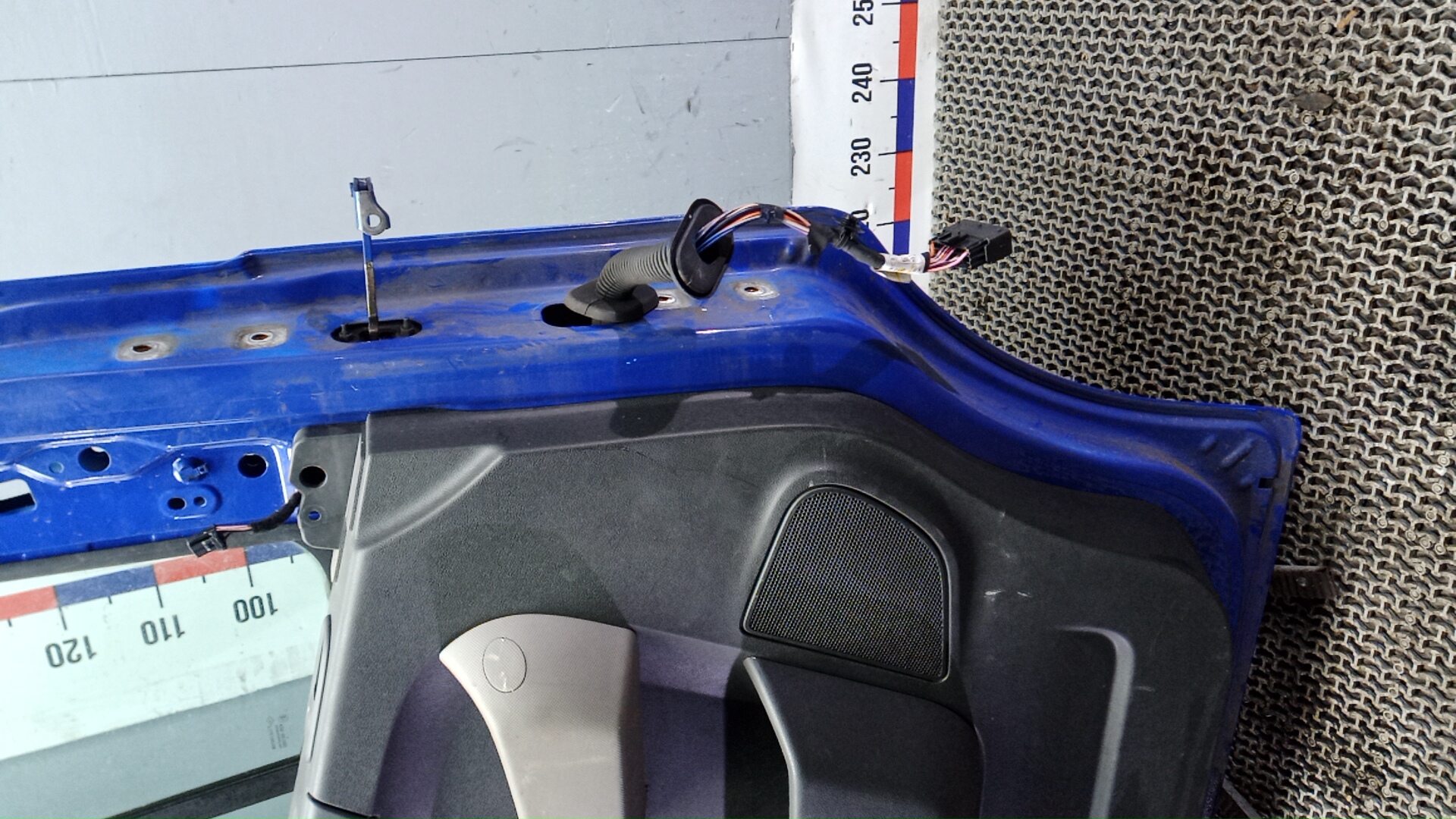 Дверь передняя левая