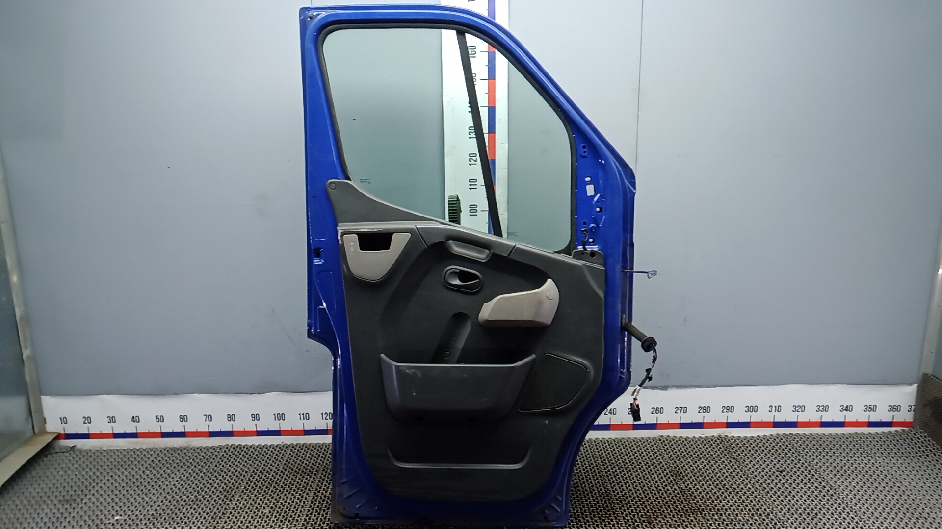 Дверь передняя левая