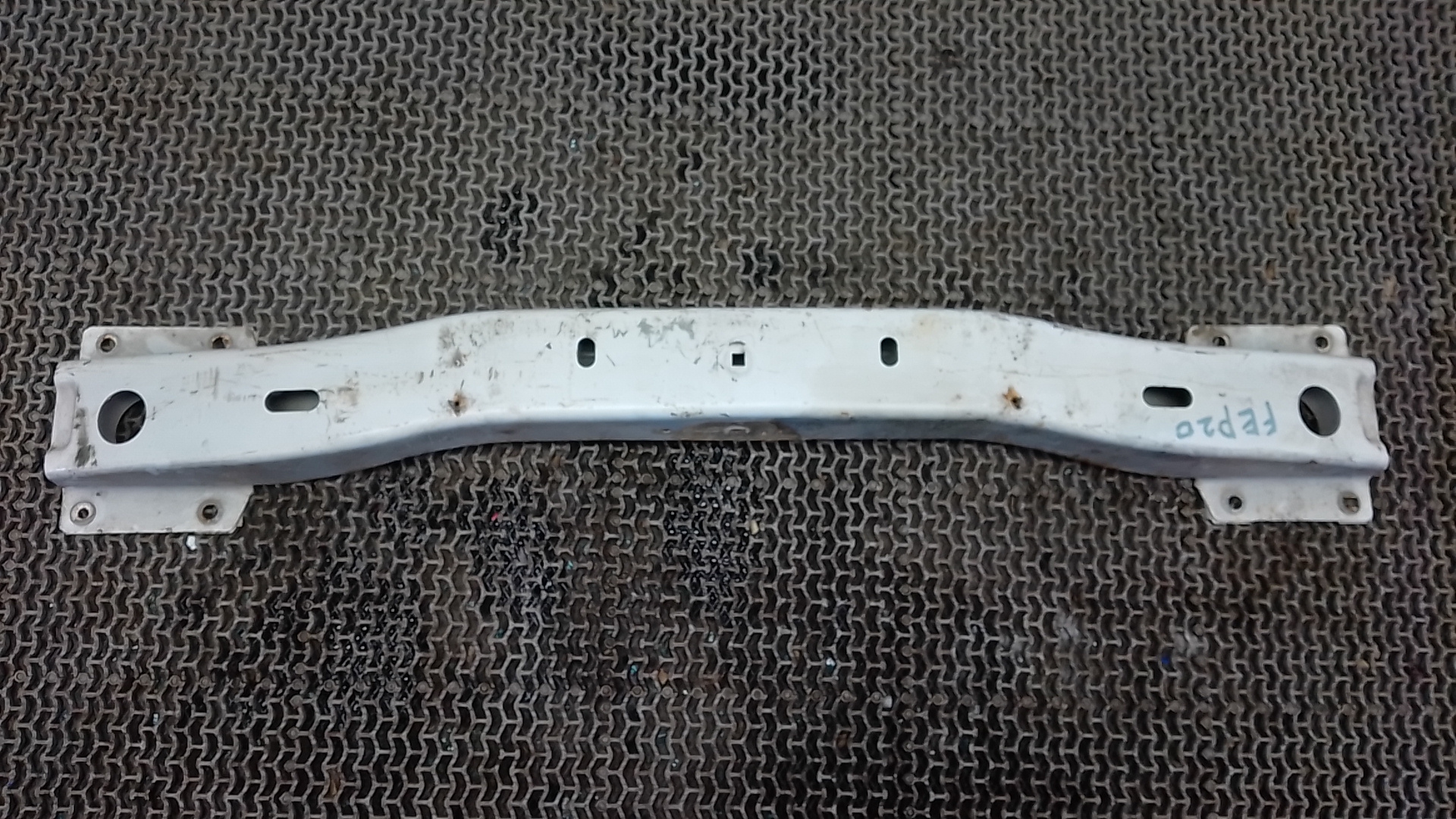 Кронштейн усилителя переднего бампера