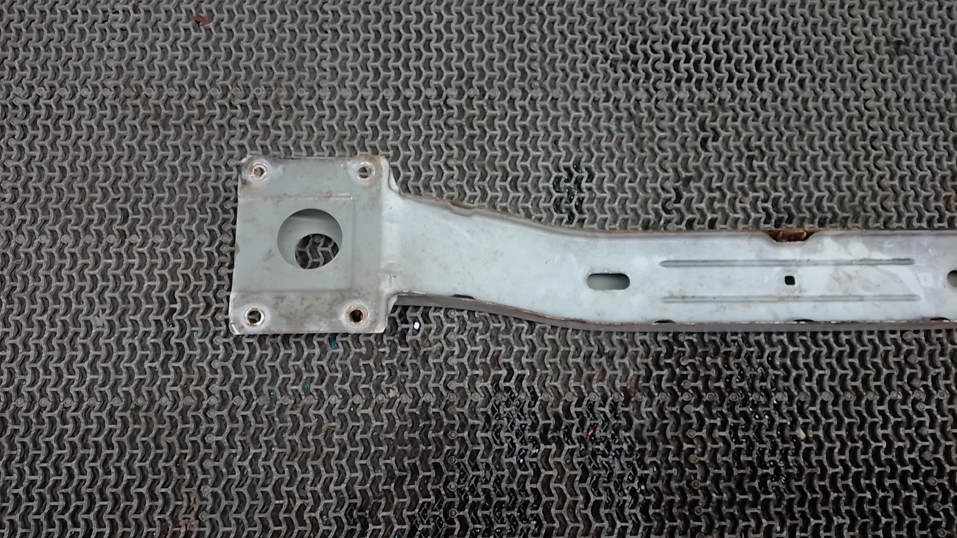 Кронштейн усилителя переднего бампера