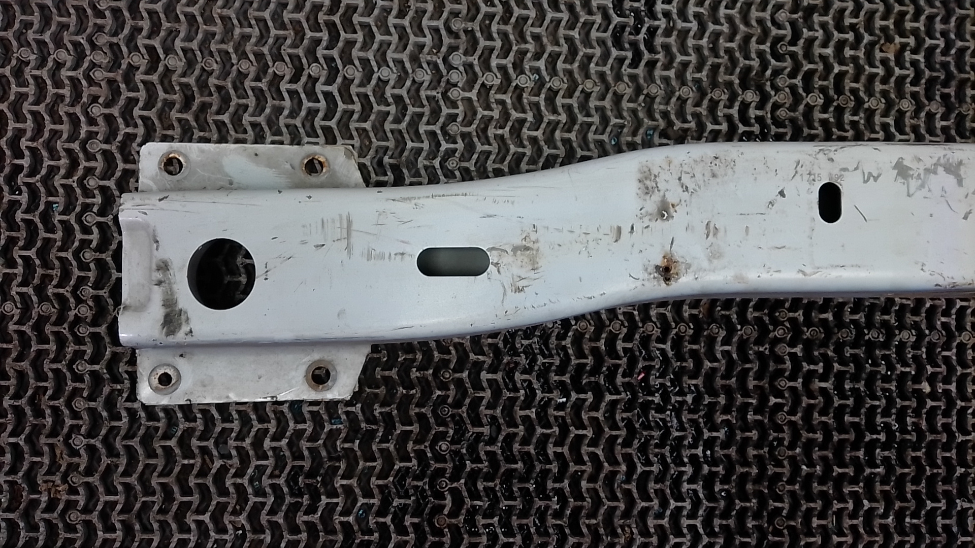 Кронштейн усилителя переднего бампера