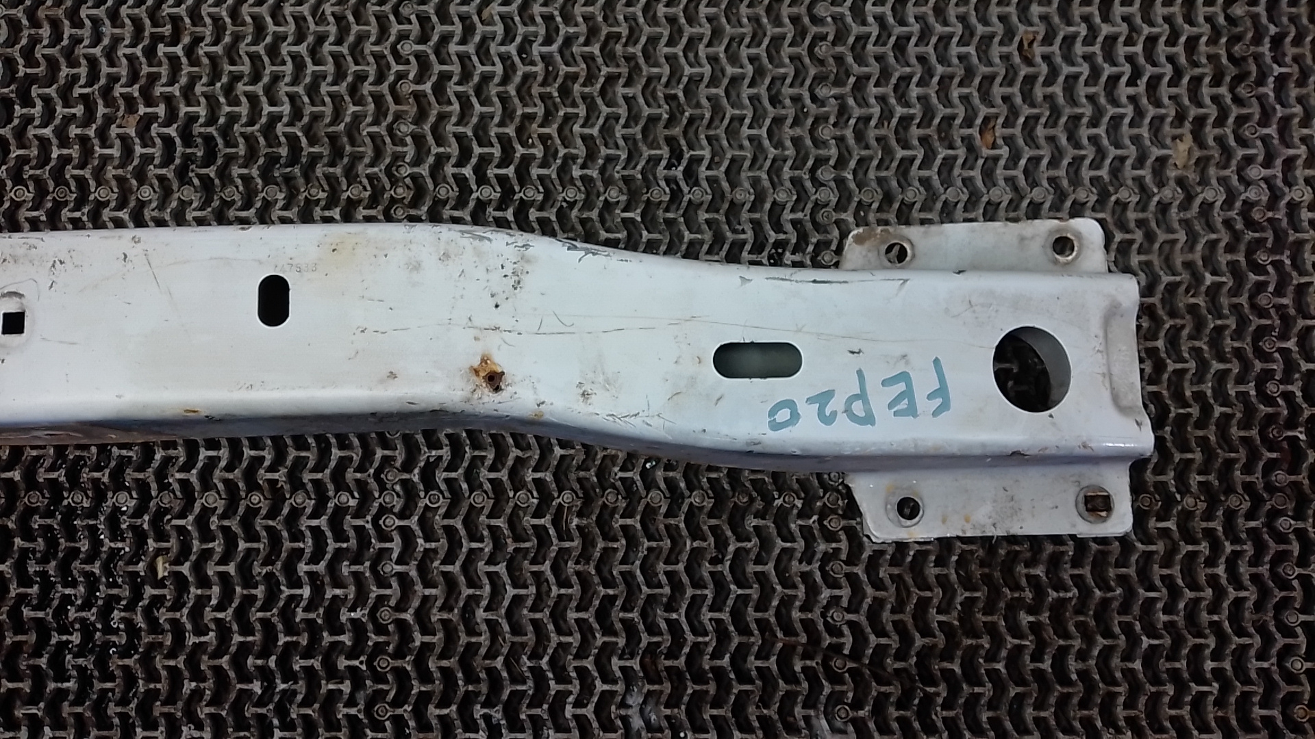 Кронштейн усилителя переднего бампера