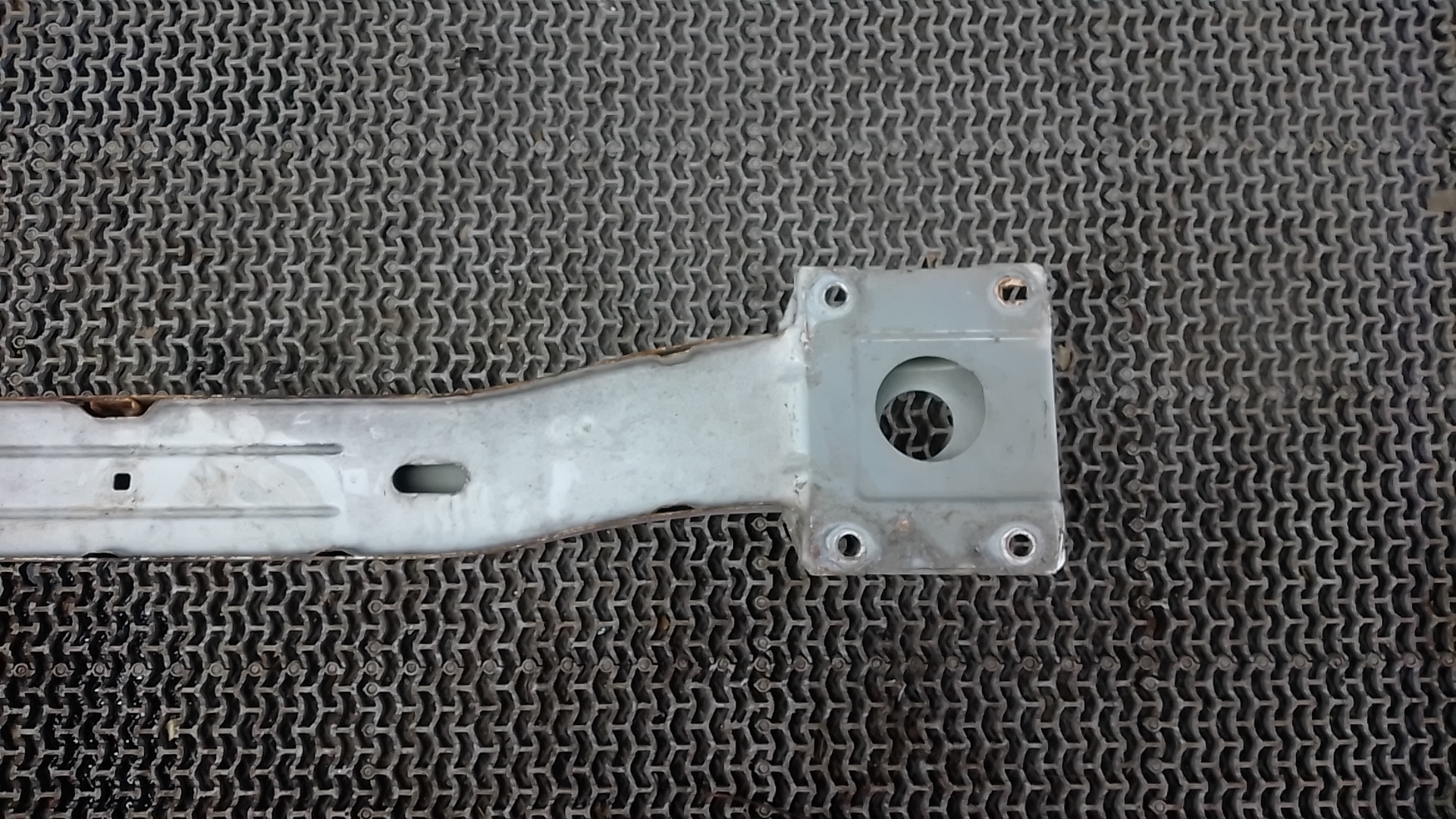 Кронштейн усилителя переднего бампера