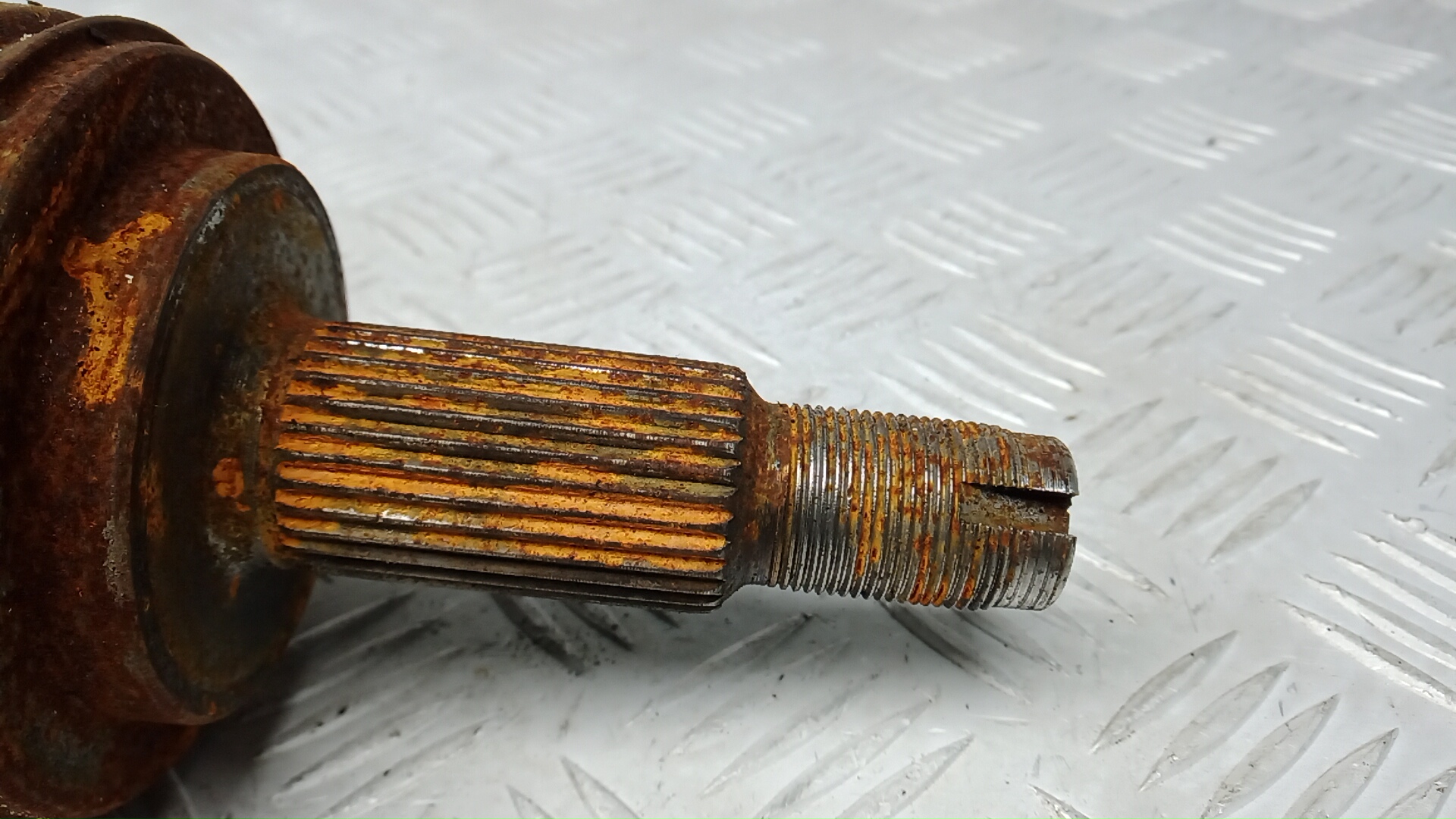 Полуось передняя левая