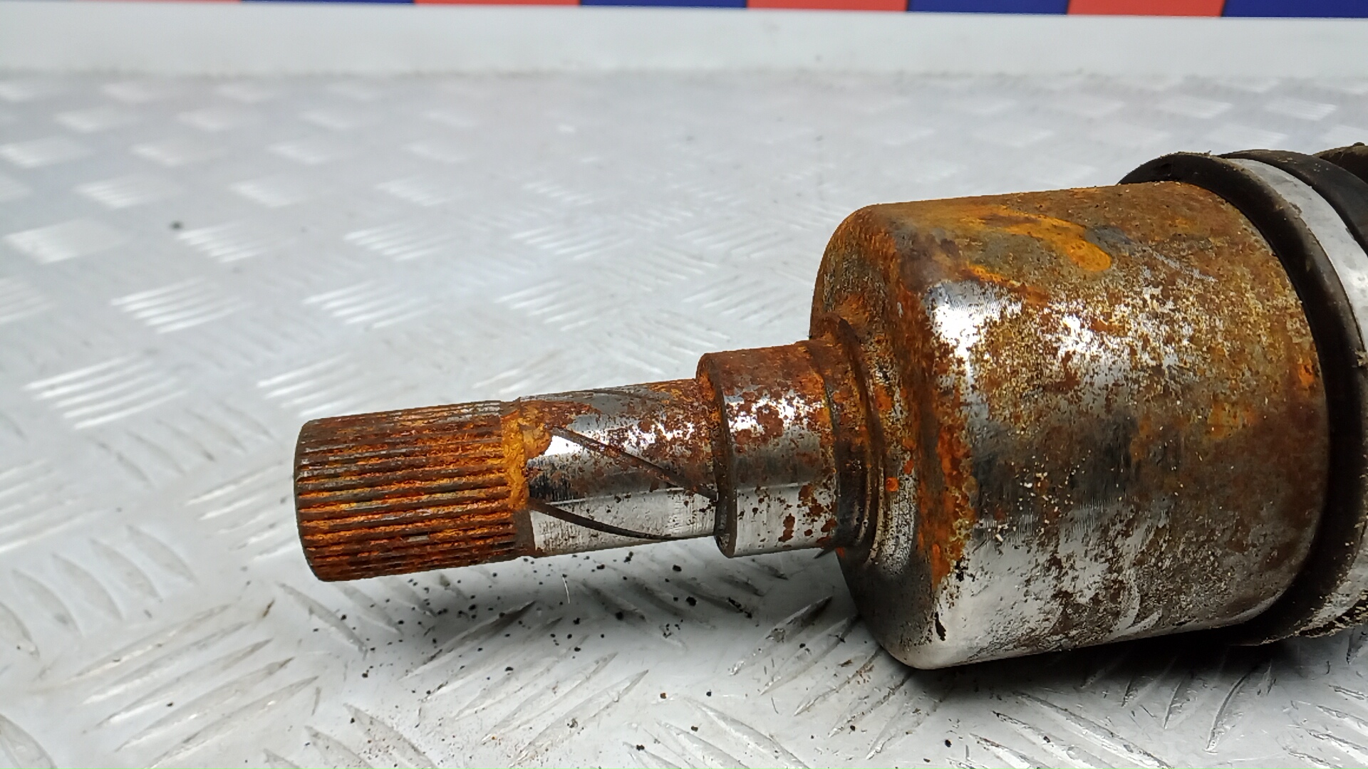 Полуось передняя левая