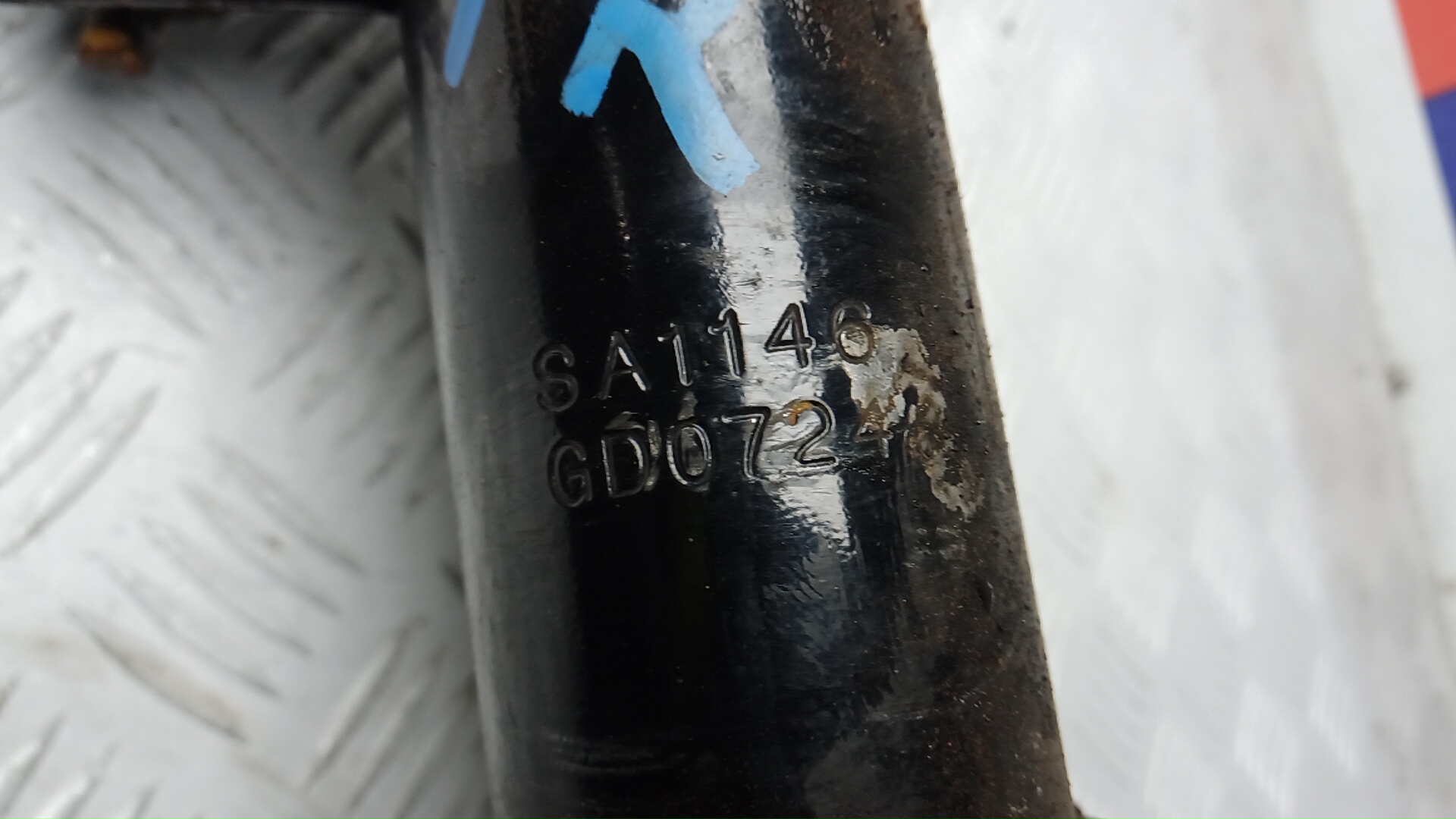 Амортизатор передний правый