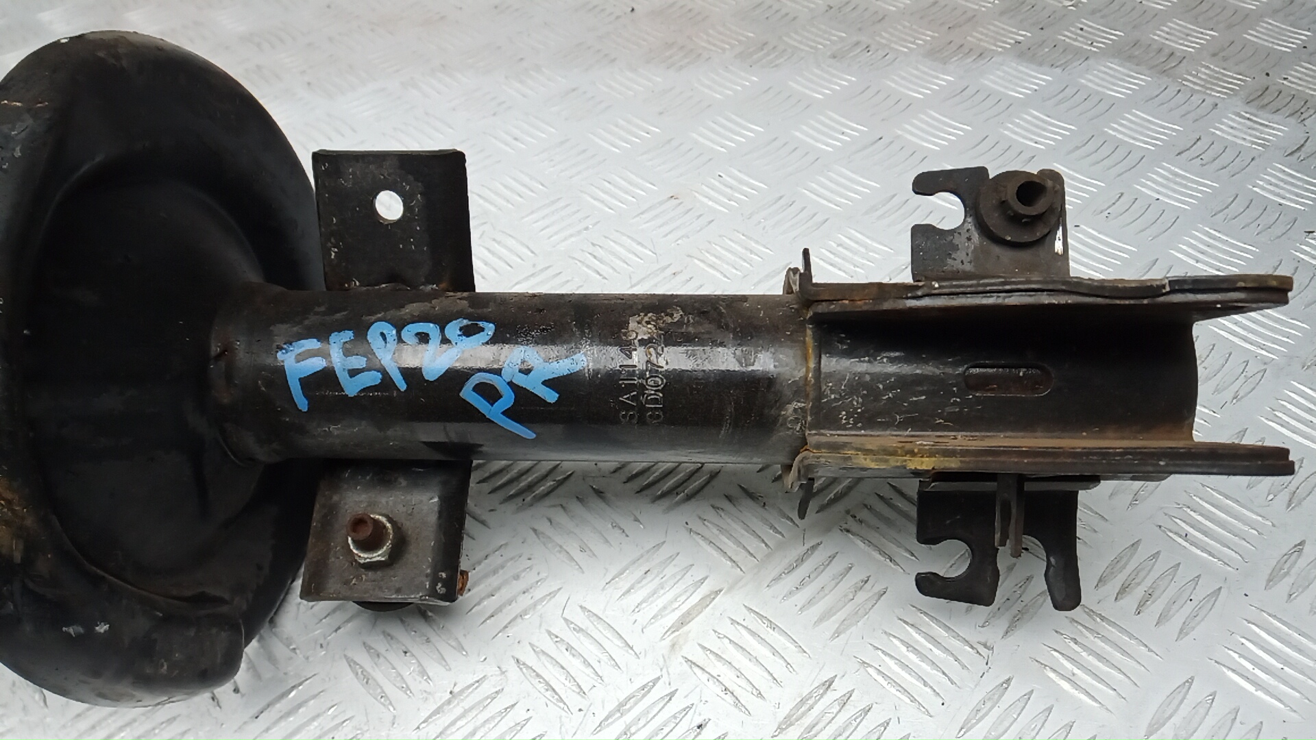 Амортизатор передний правый