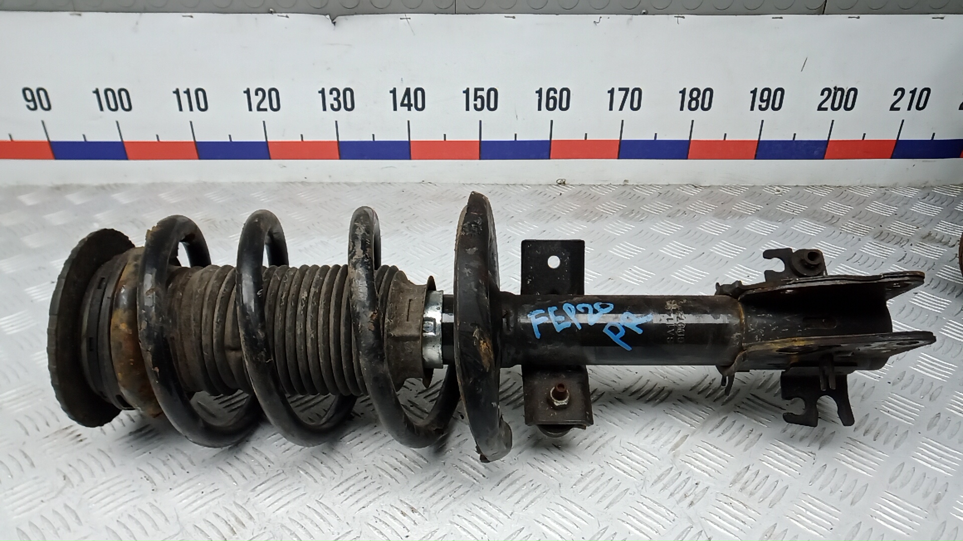 Амортизатор передний правый