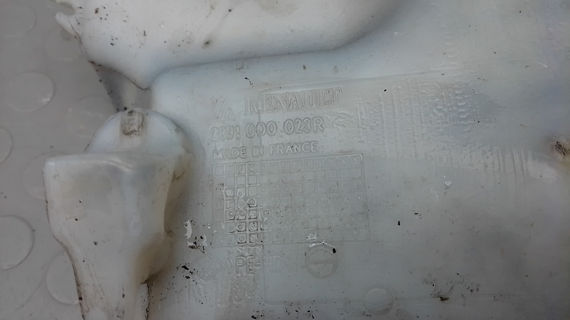 Бачок омывателя лобового стекла