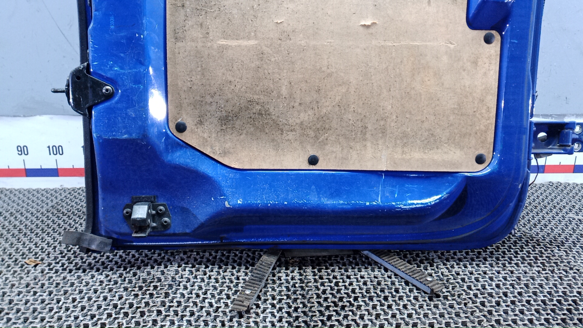 Дверь багажника левая