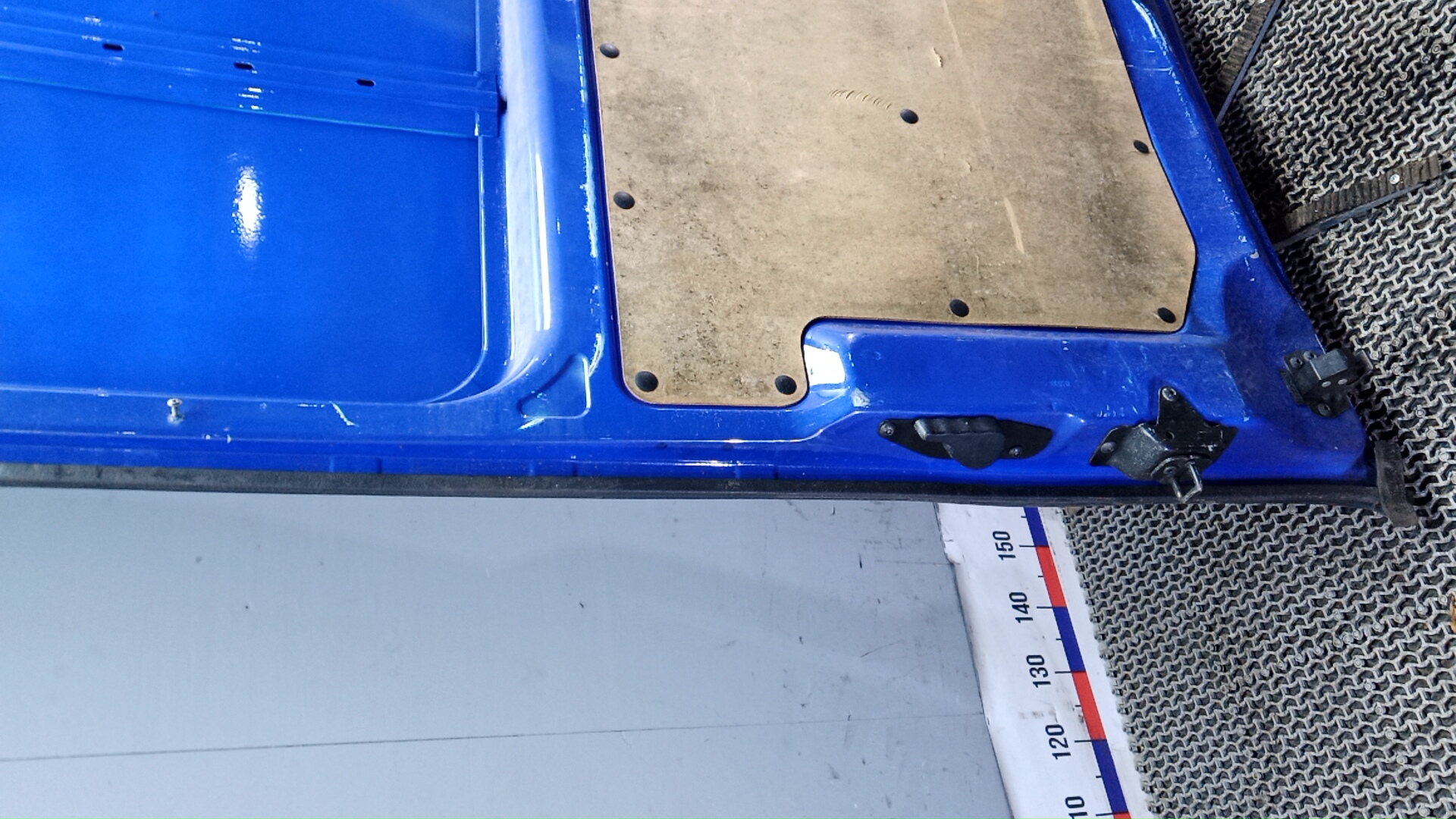 Дверь багажника левая