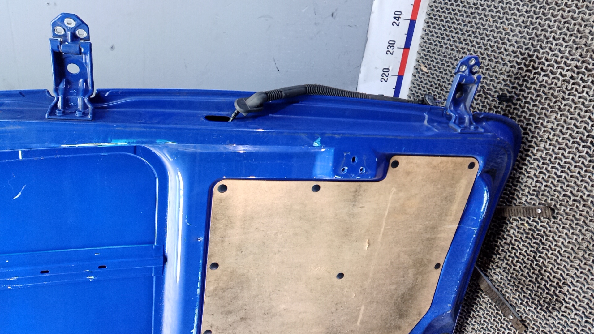 Дверь багажника левая