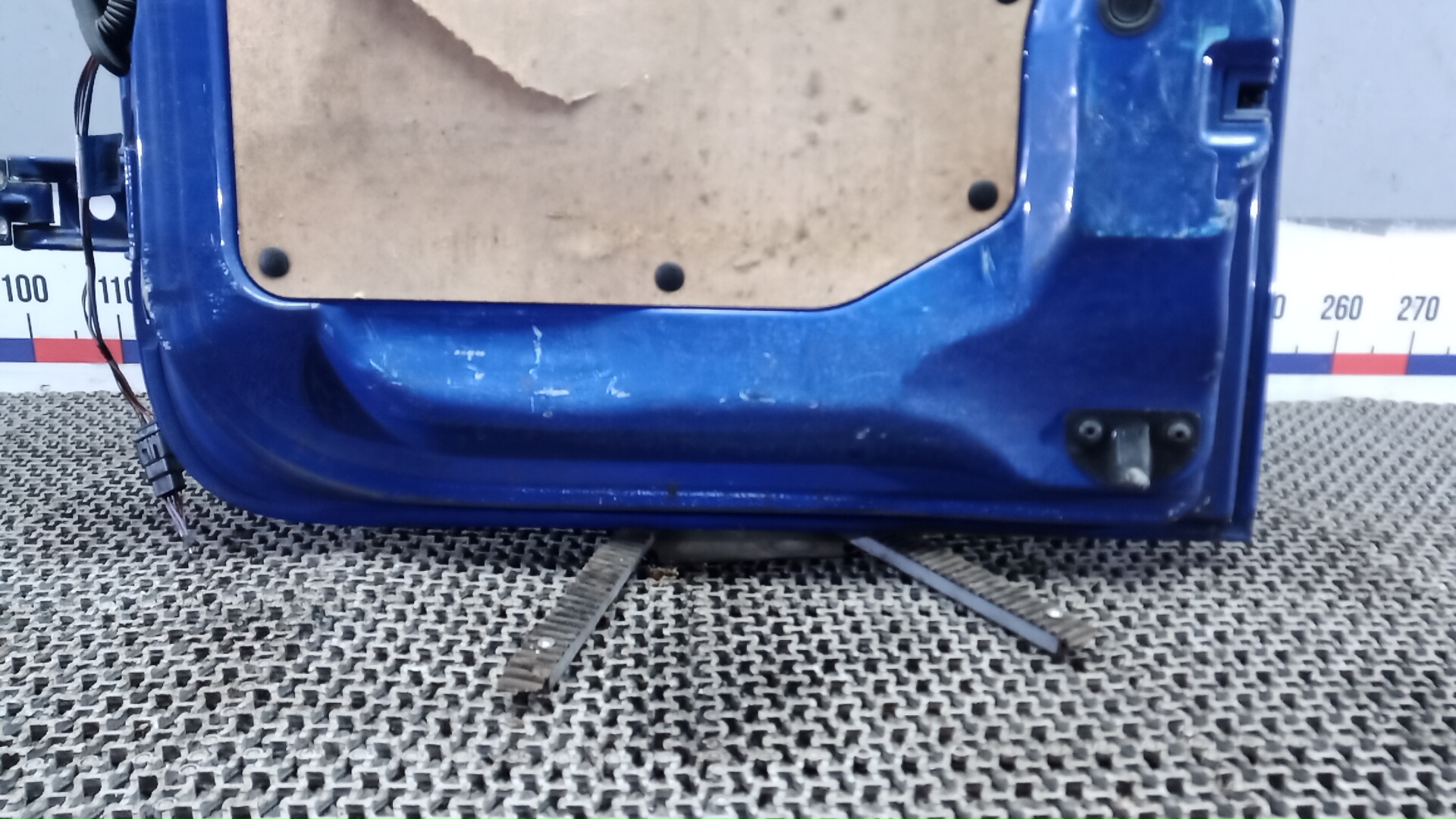 Дверь багажника правая