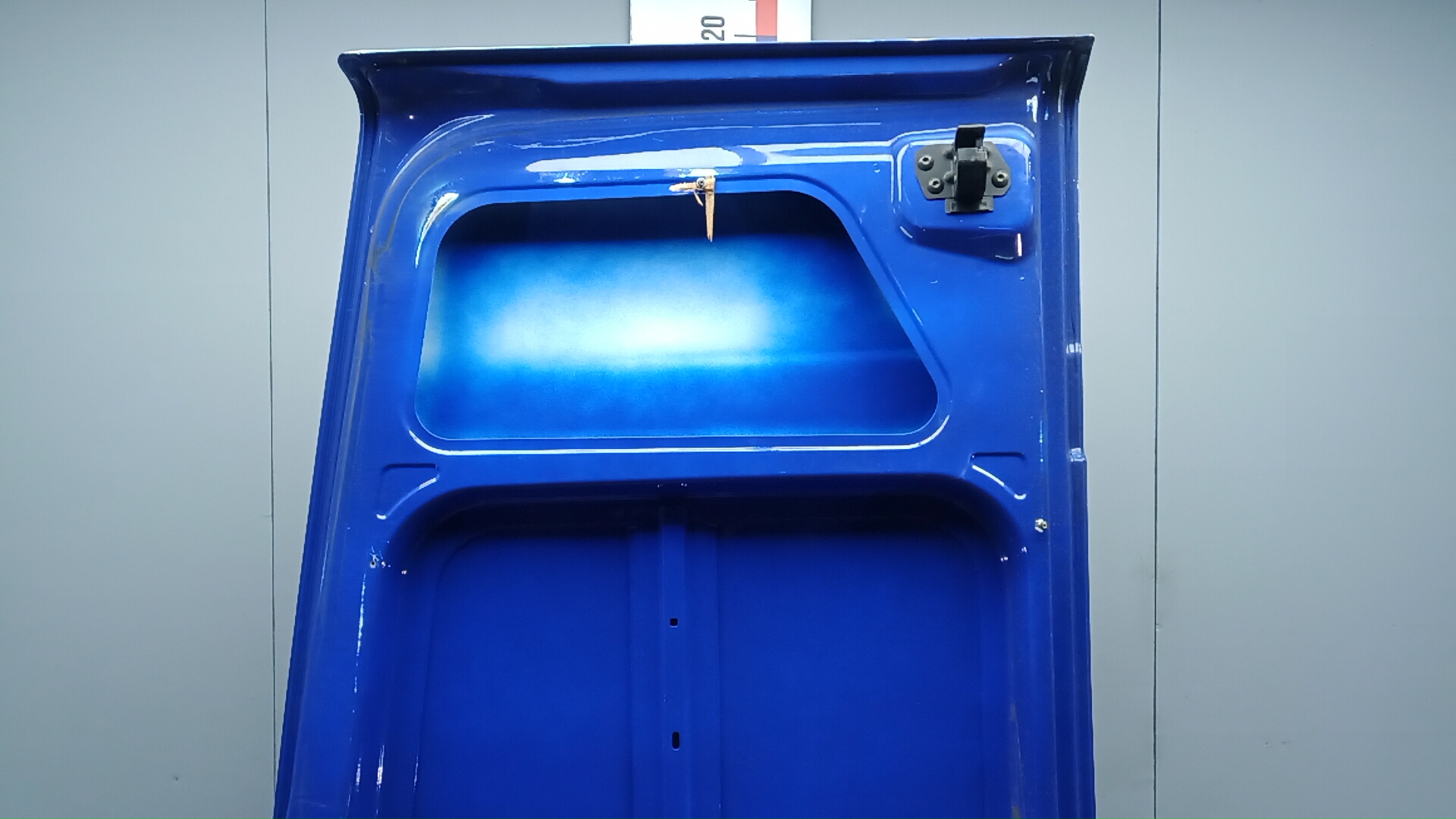 Дверь багажника правая