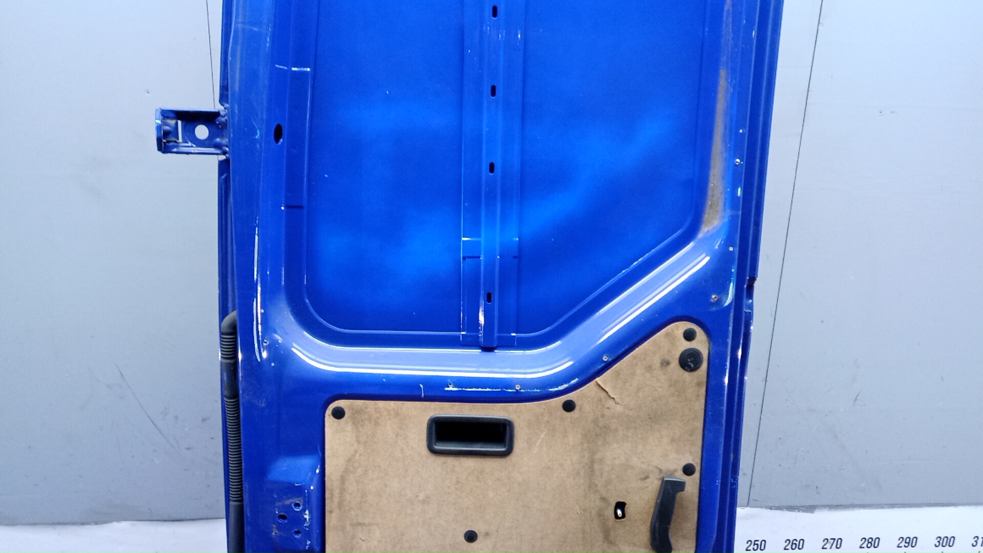 Дверь багажника правая