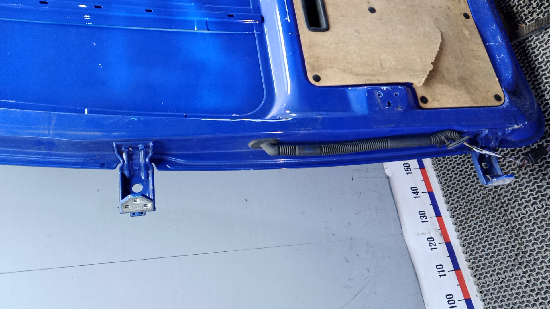 Дверь багажника правая