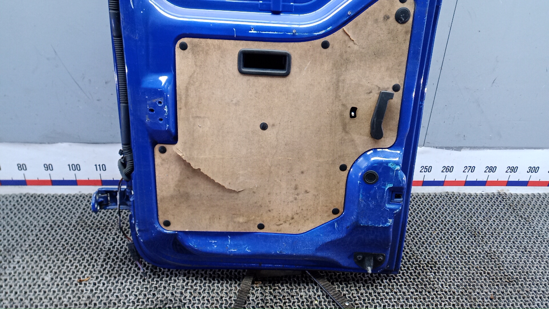 Дверь багажника правая