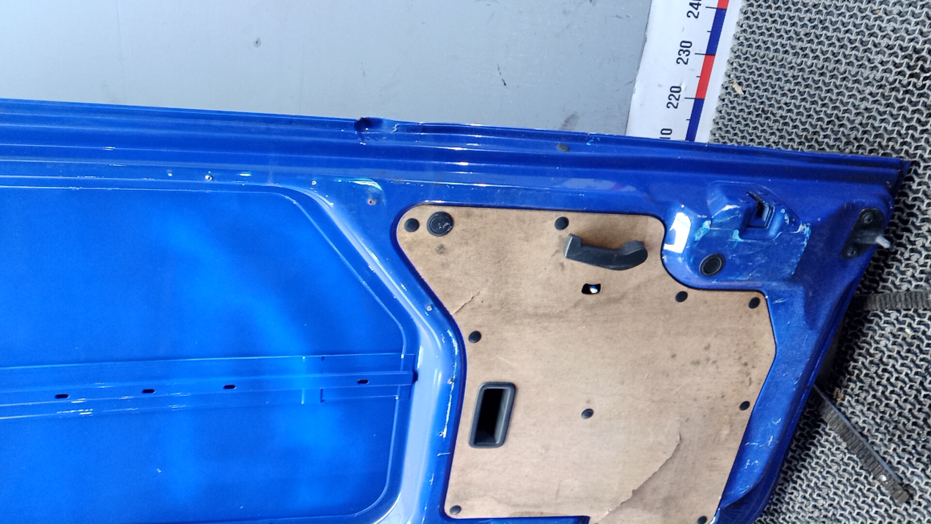 Дверь багажника правая