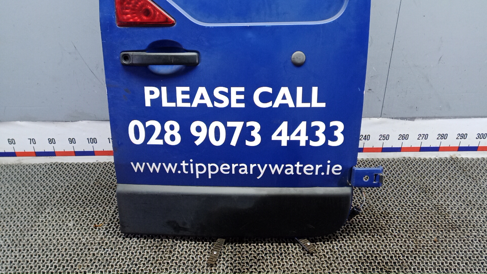 Дверь багажника правая