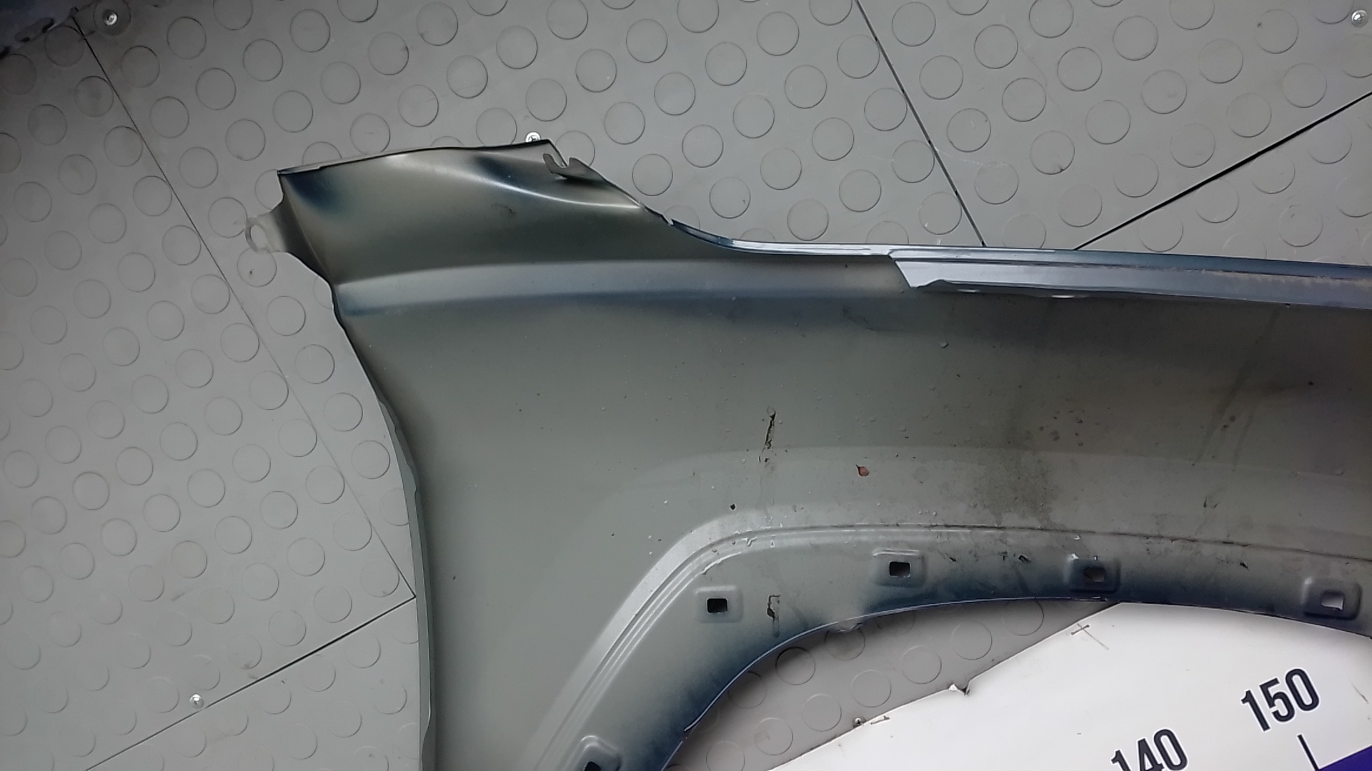 Крыло переднее левое