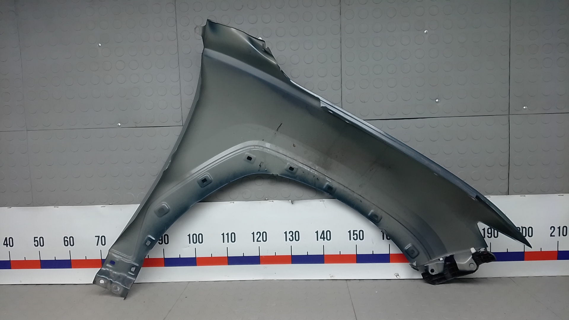 Крыло переднее левое