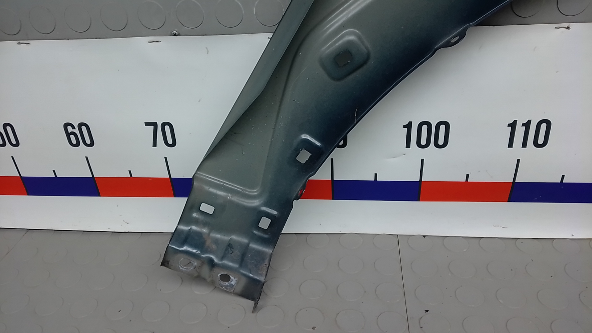 Крыло переднее левое