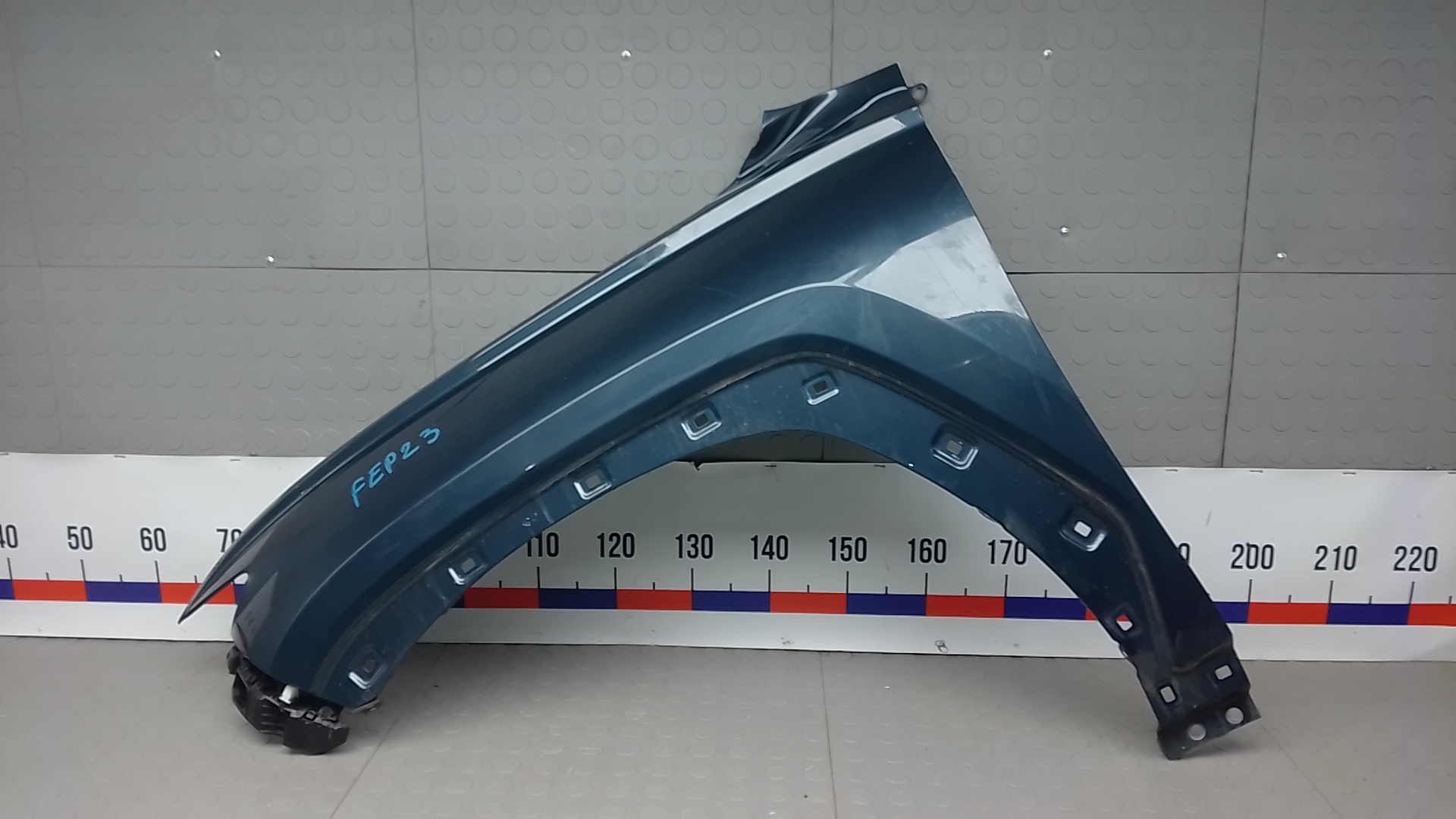 Крыло переднее левое