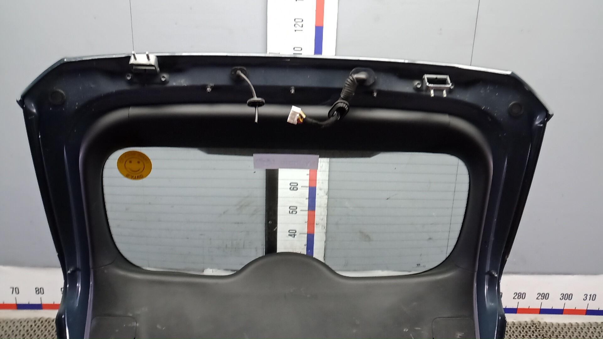 Дверь багажника