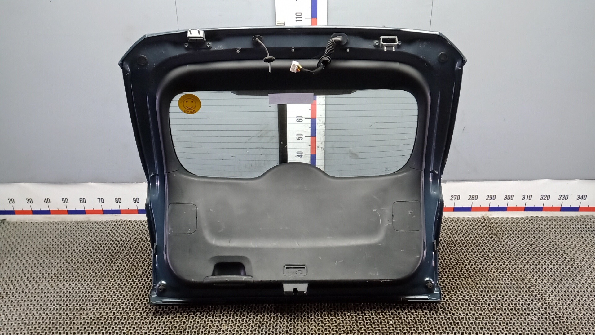 Дверь багажника