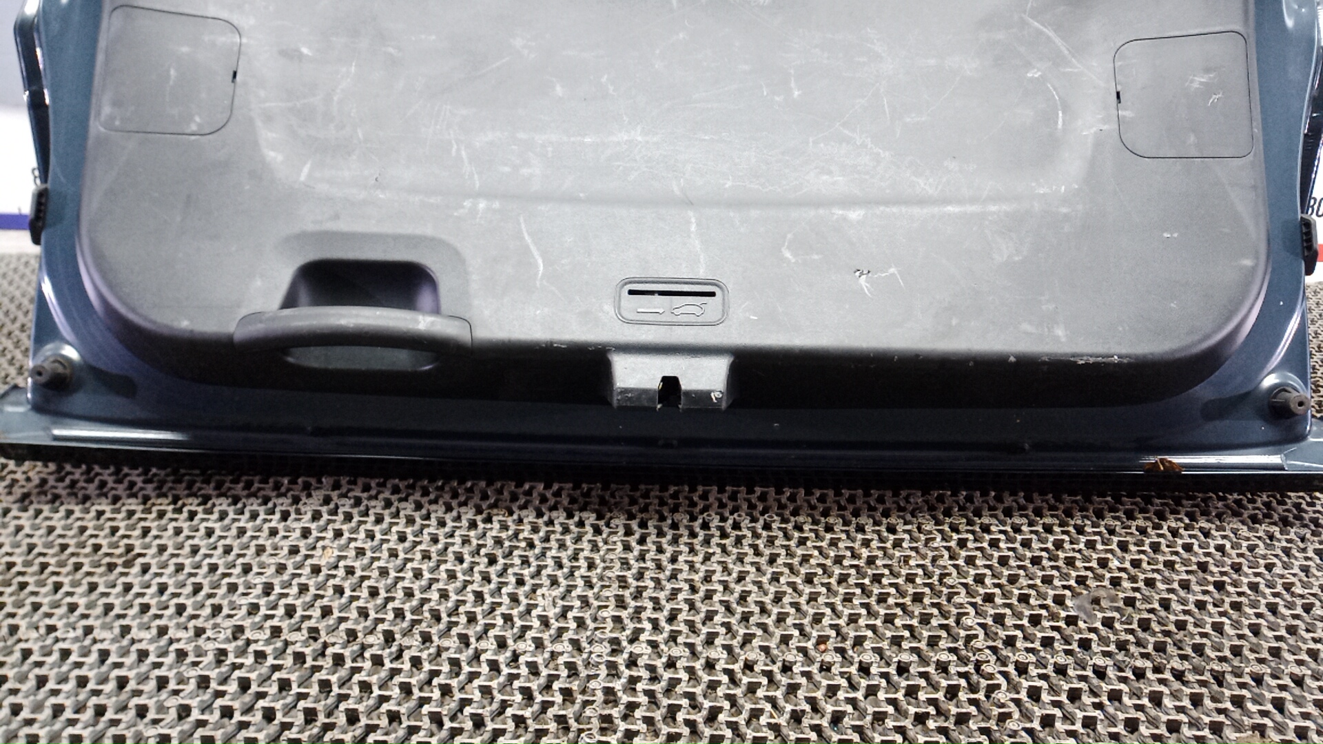 Дверь багажника