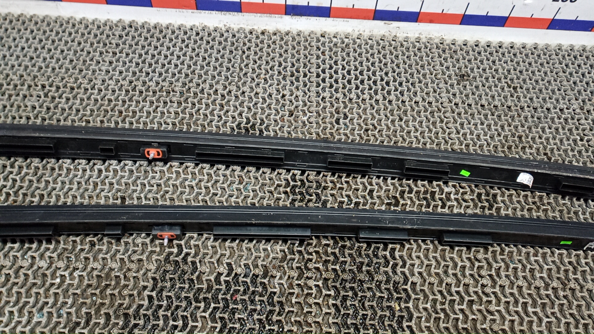 Рейлинги (релинг) к-кт (планки на крышу)