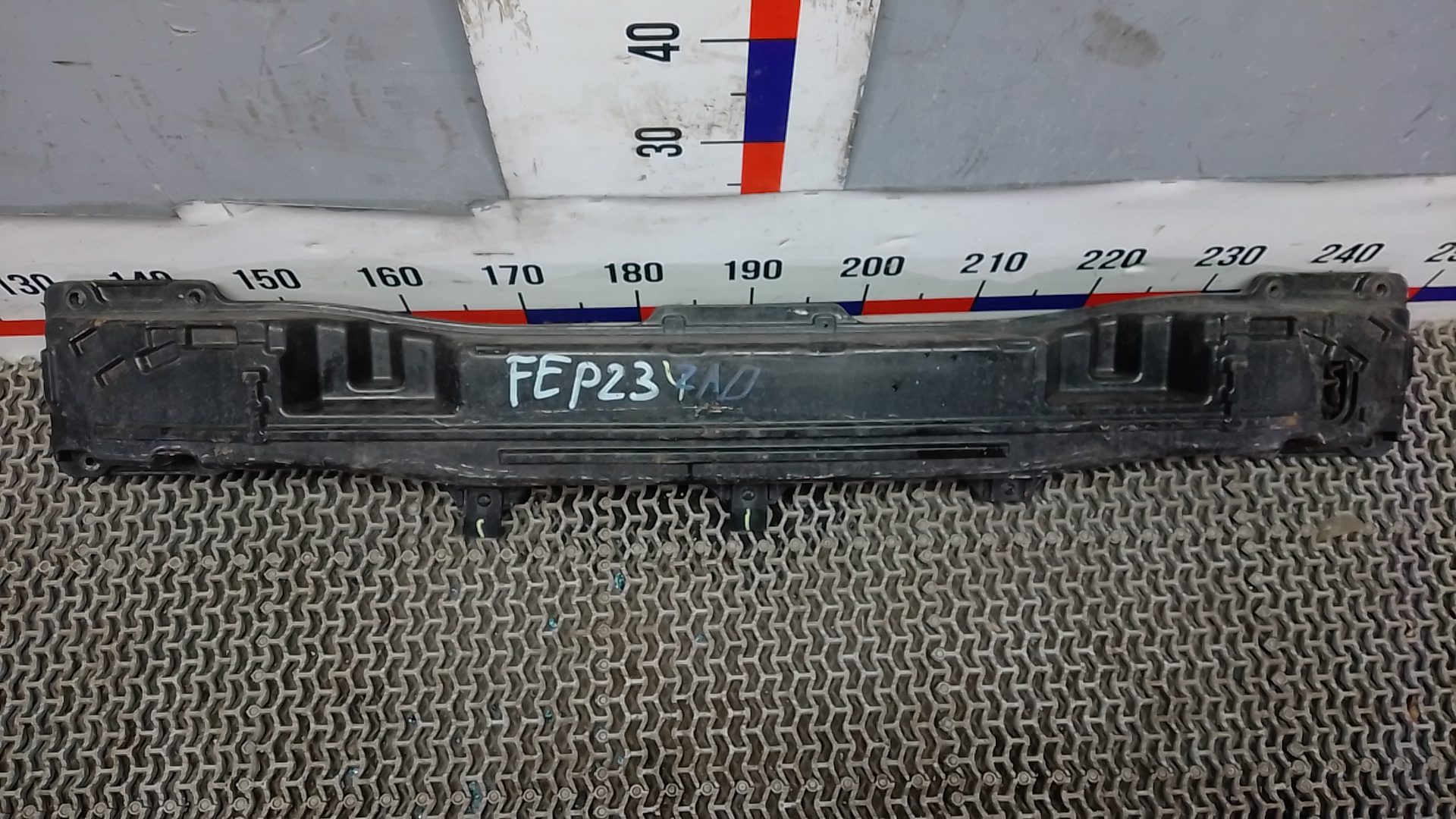 Усилитель заднего бампера