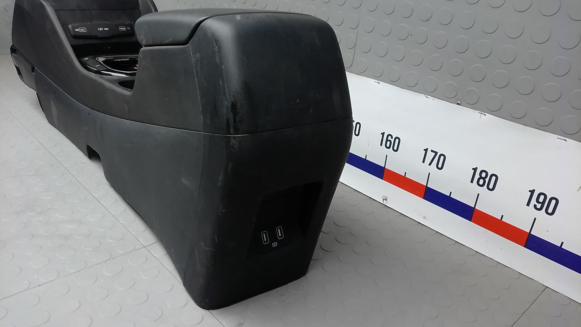 Подлокотник