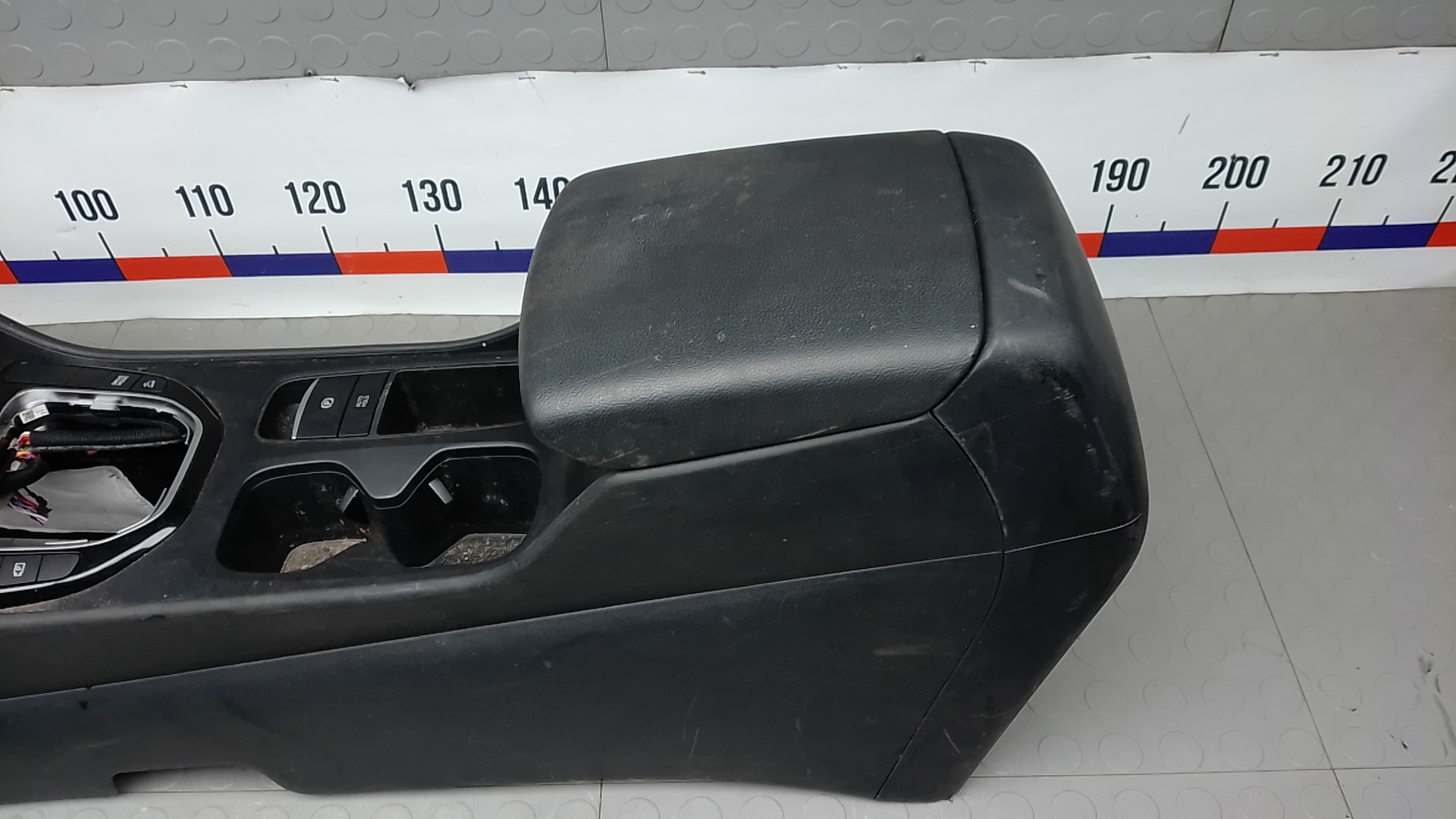 Подлокотник