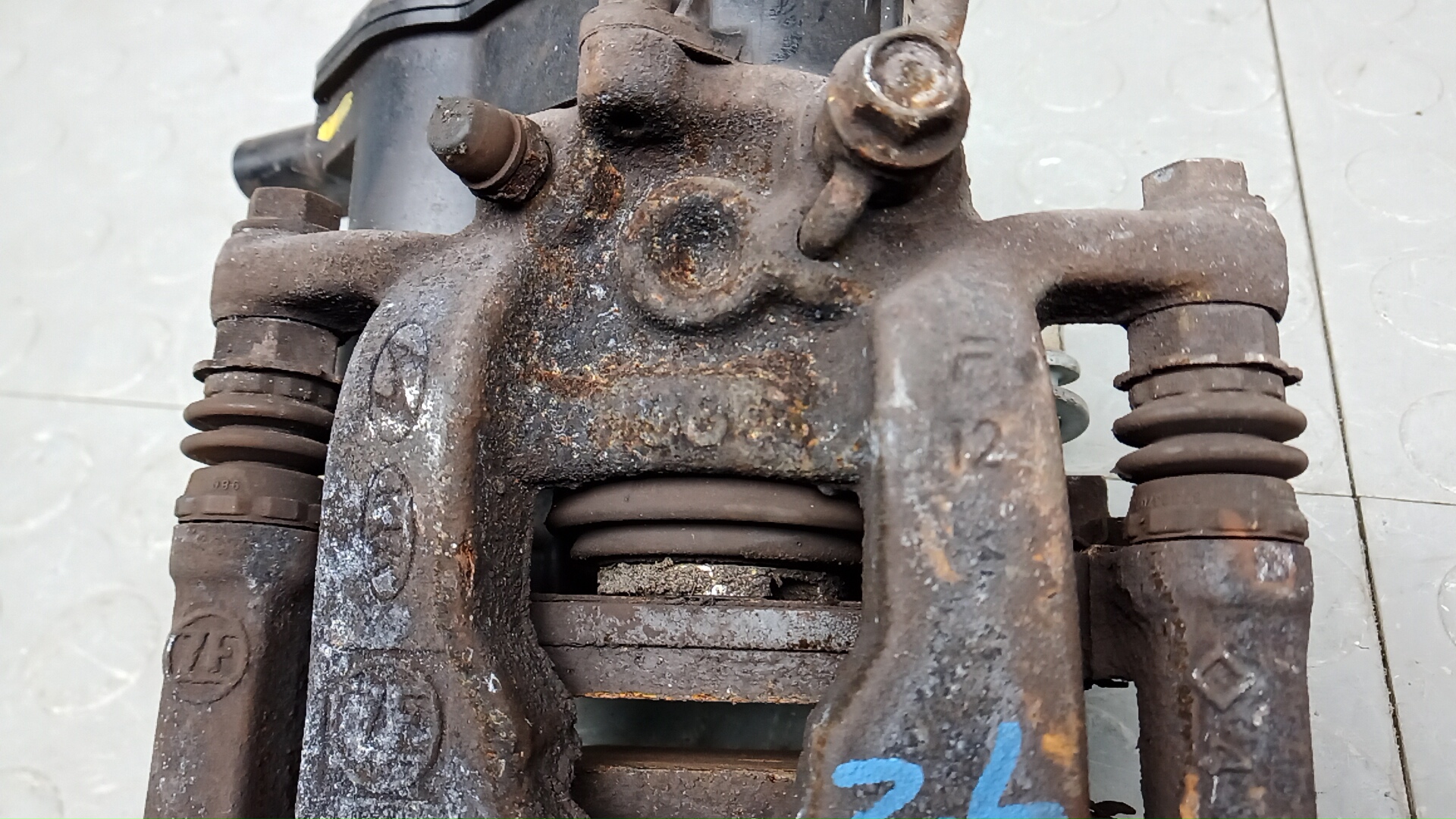 Суппорт задний левый