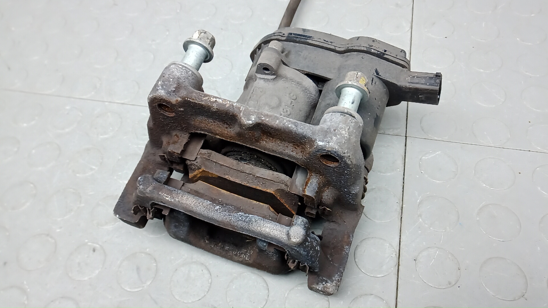 Суппорт задний левый