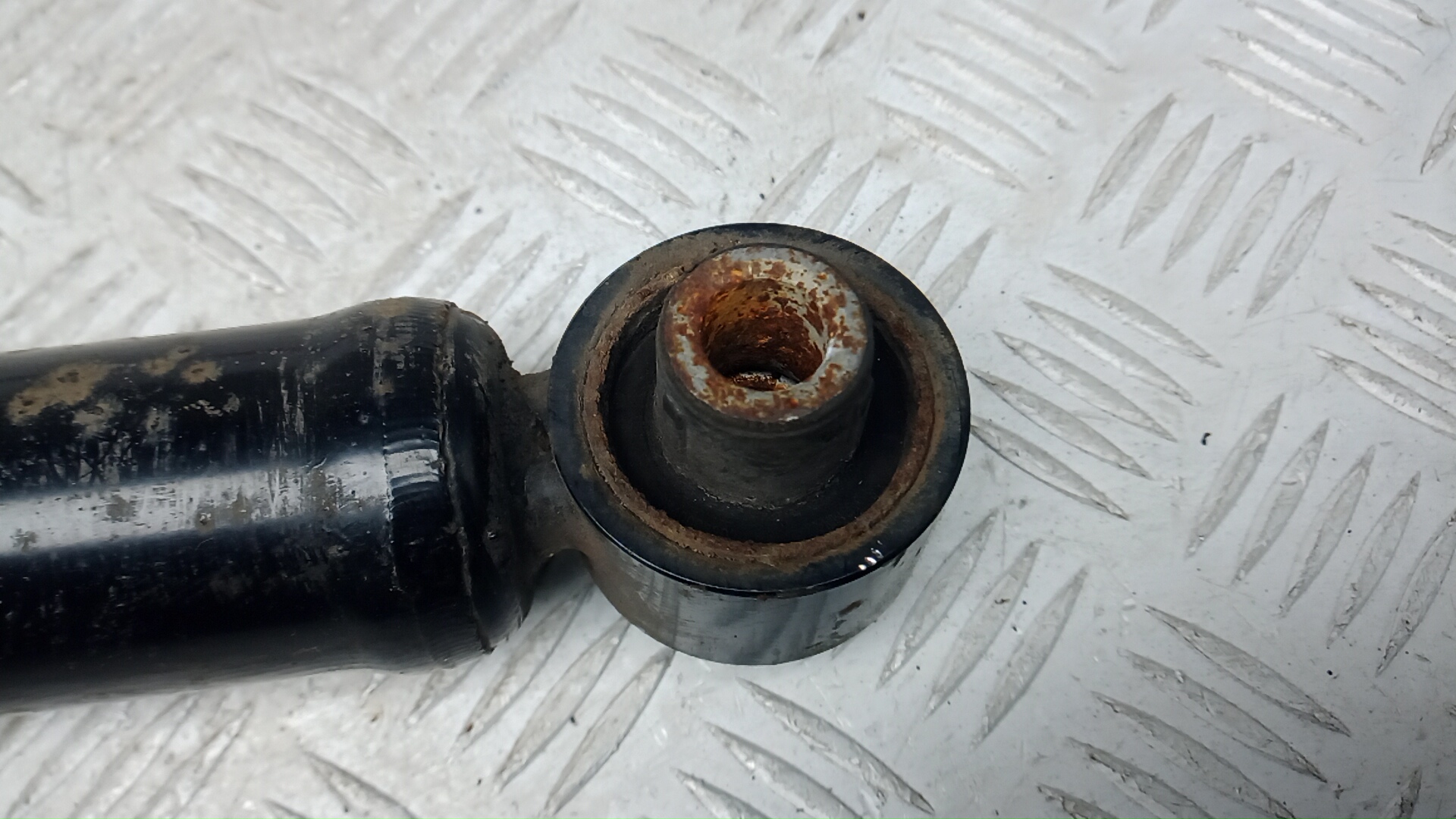 Амортизатор задний (стойка)