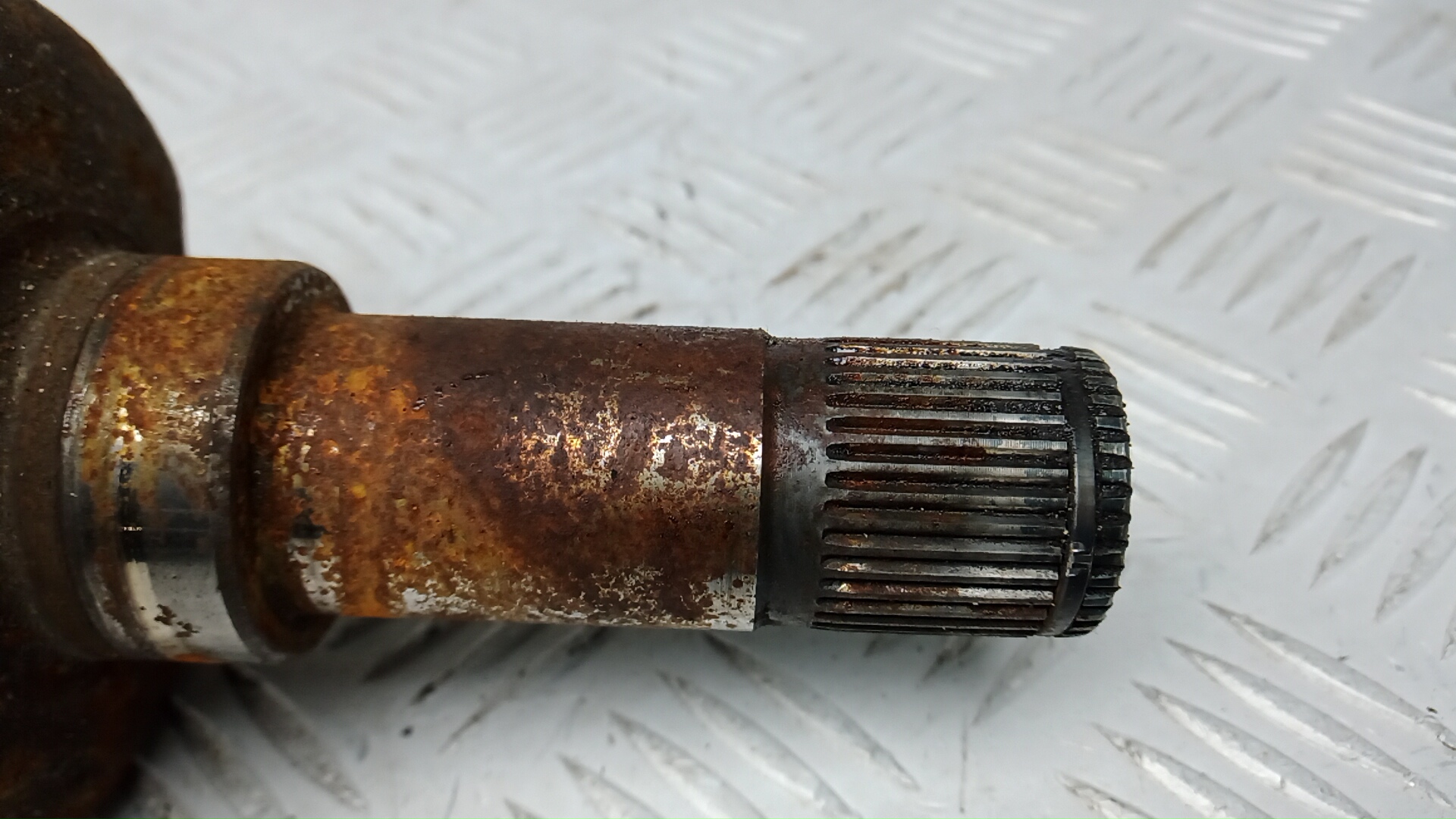 Полуось передняя левая