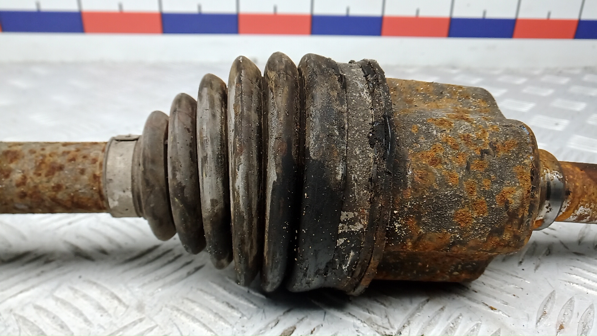 Полуось передняя левая