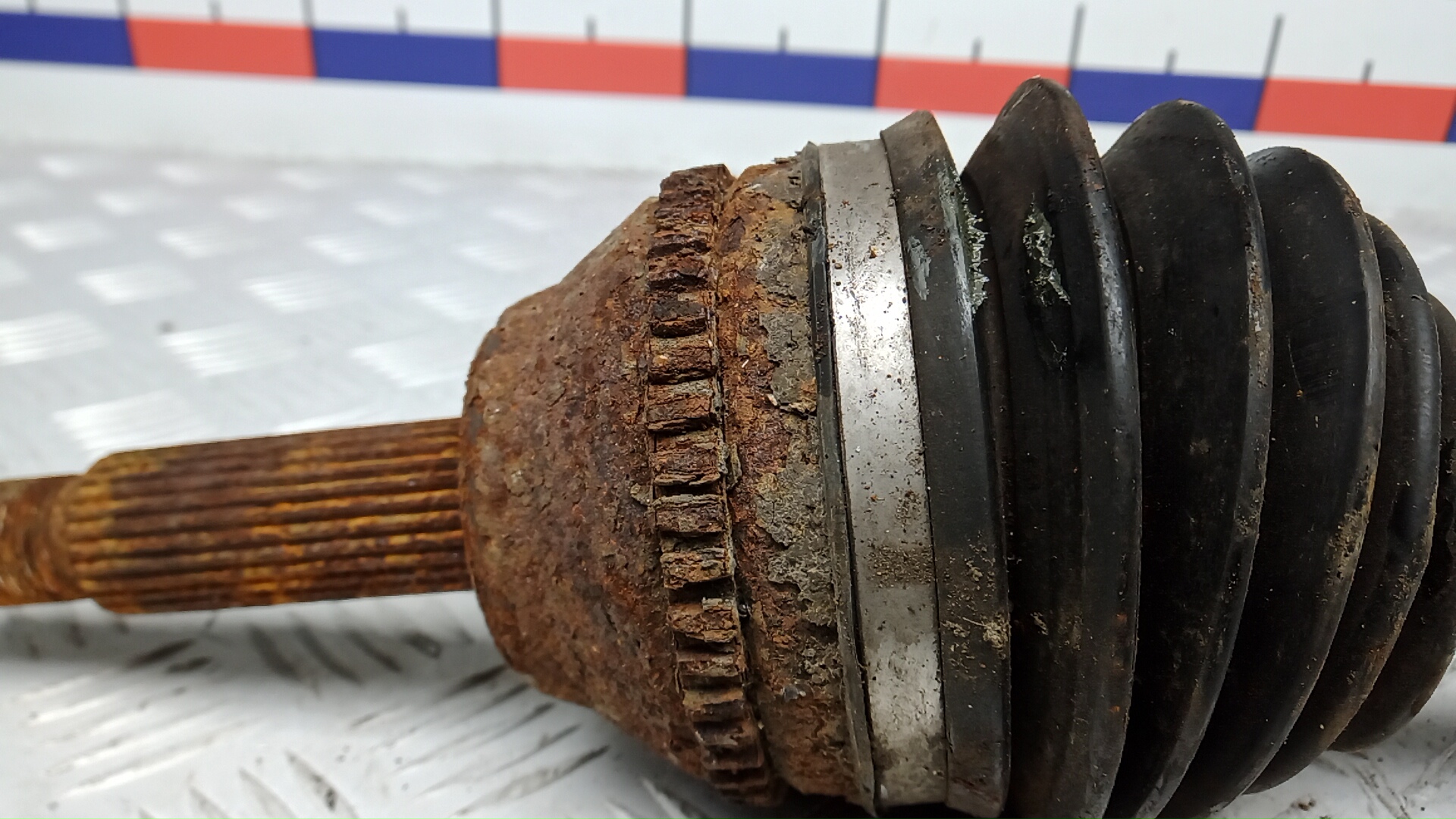 Полуось передняя левая