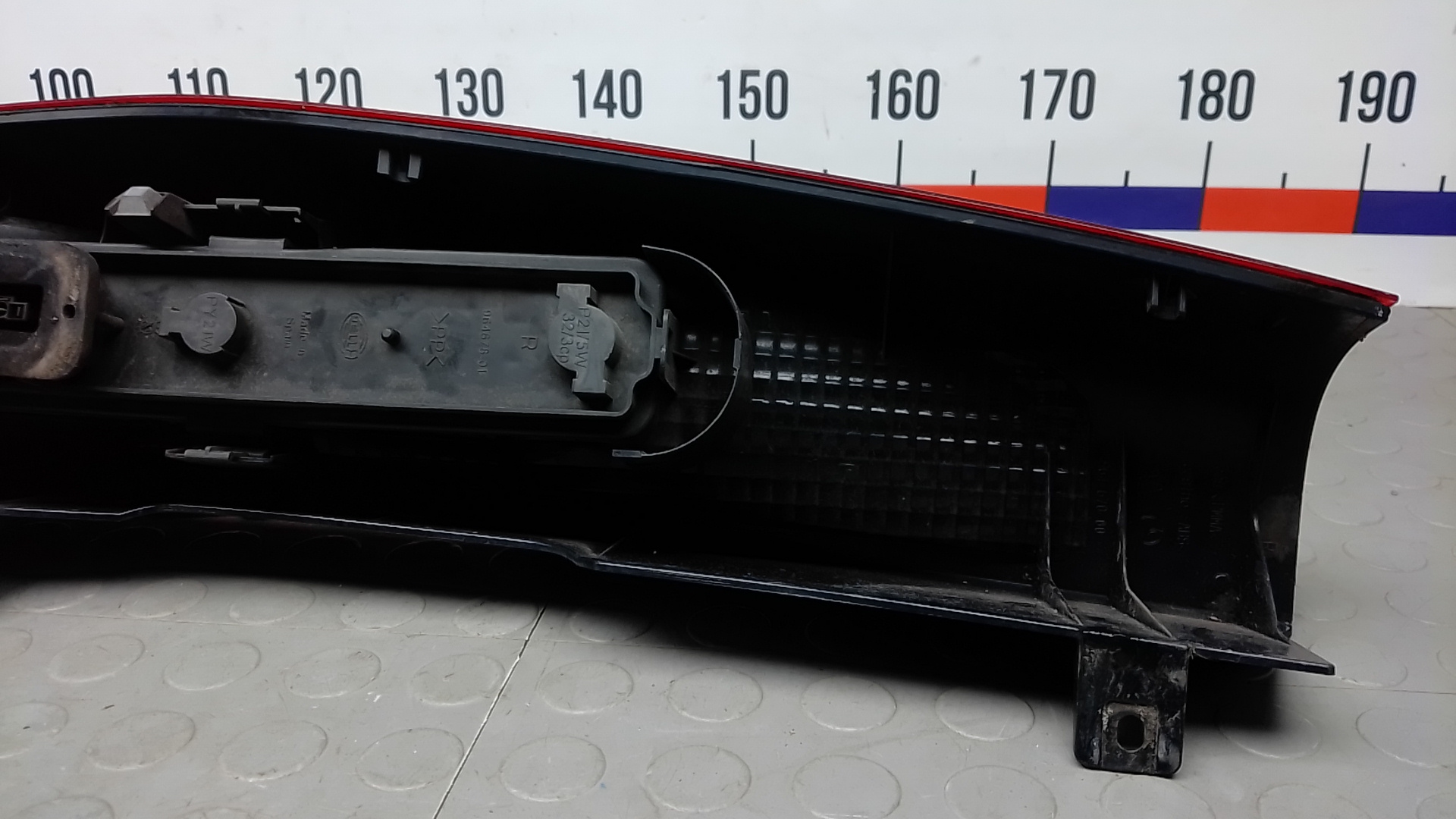 Фонарь задний правый